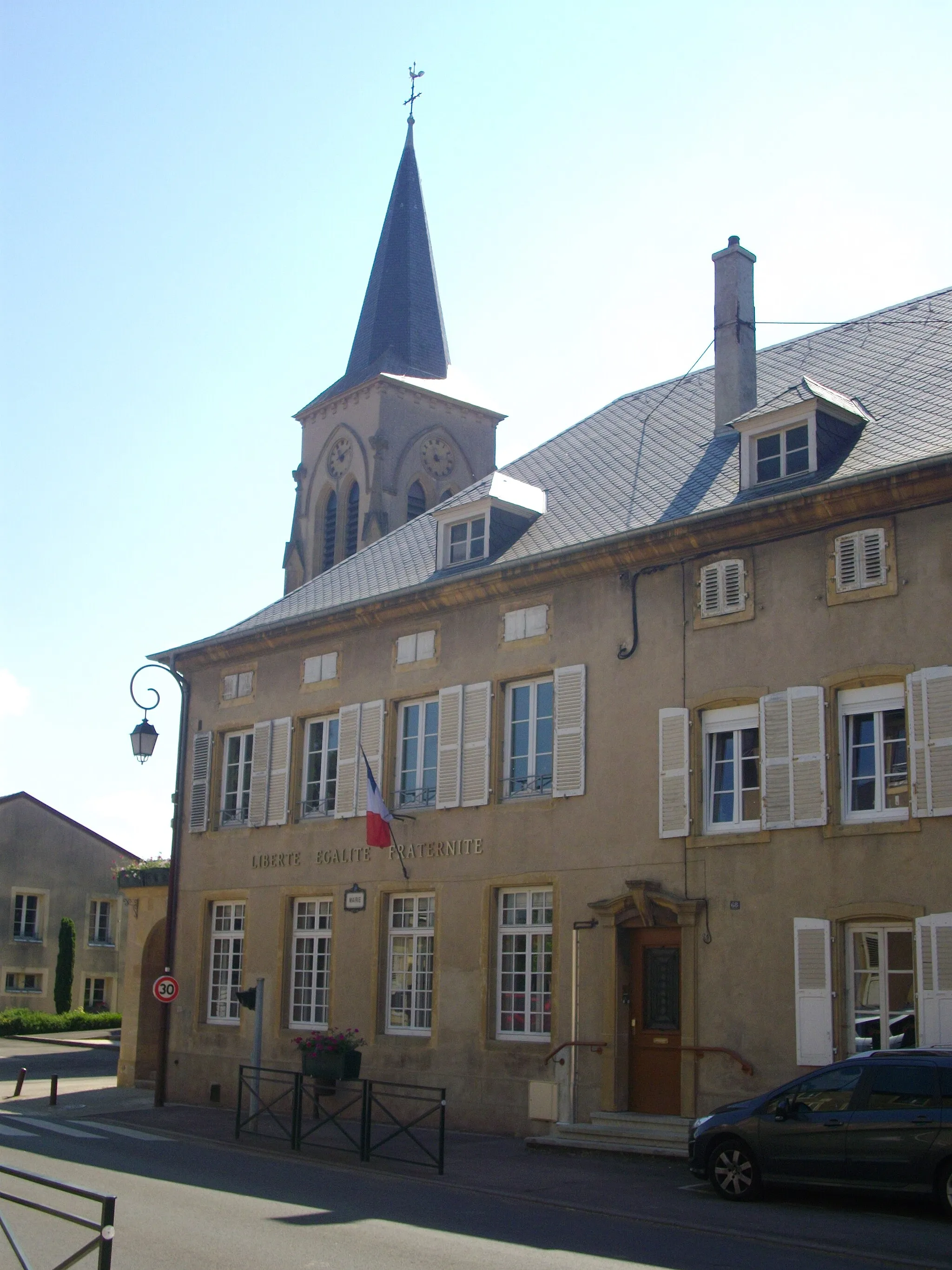Photo showing: Town hall and church of Manom (Moselle, France)