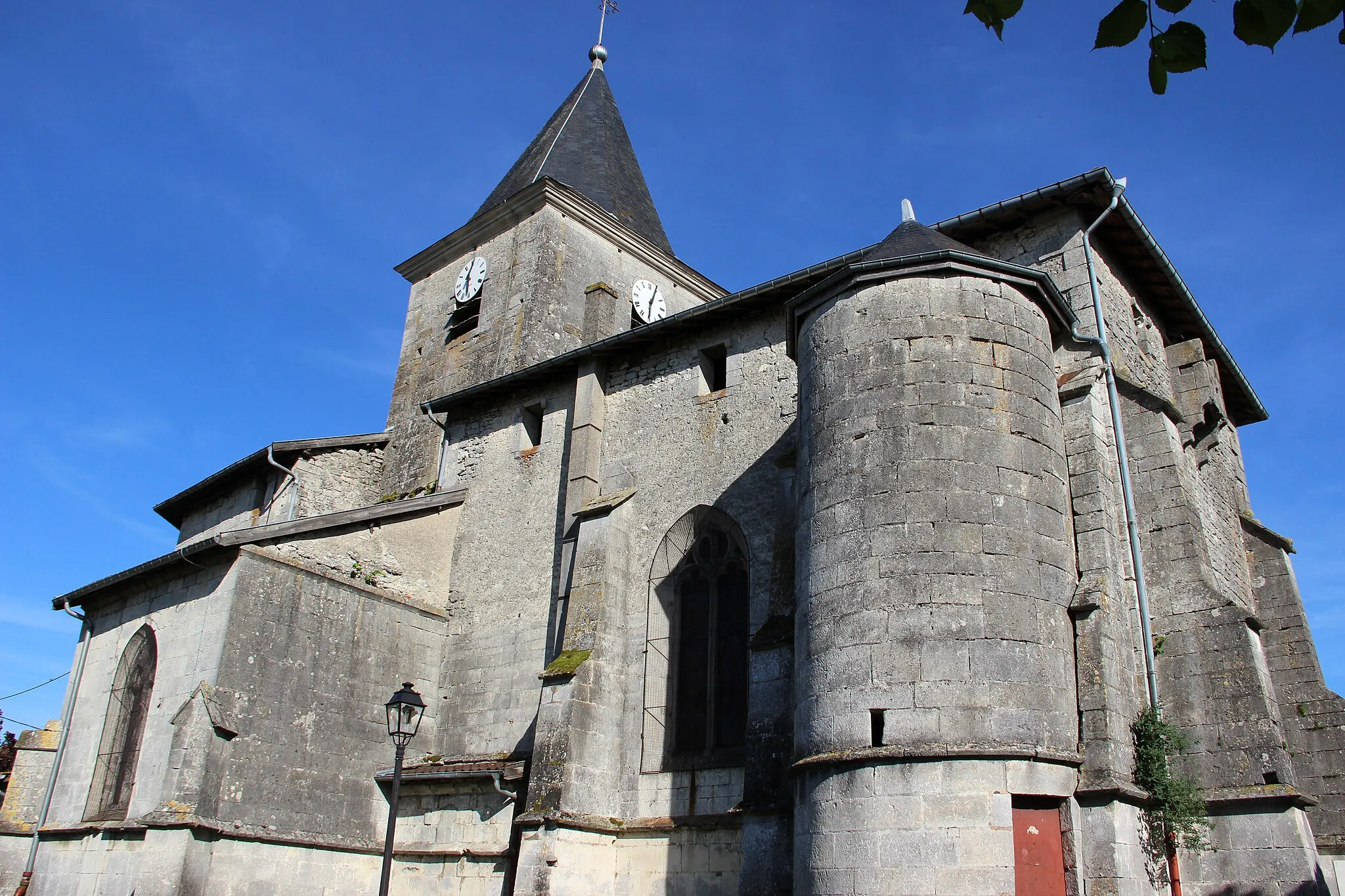 Photo showing: This building is indexed in the base Mérimée, a database of architectural heritage maintained by the French Ministry of Culture, under the reference PA00106642 .
