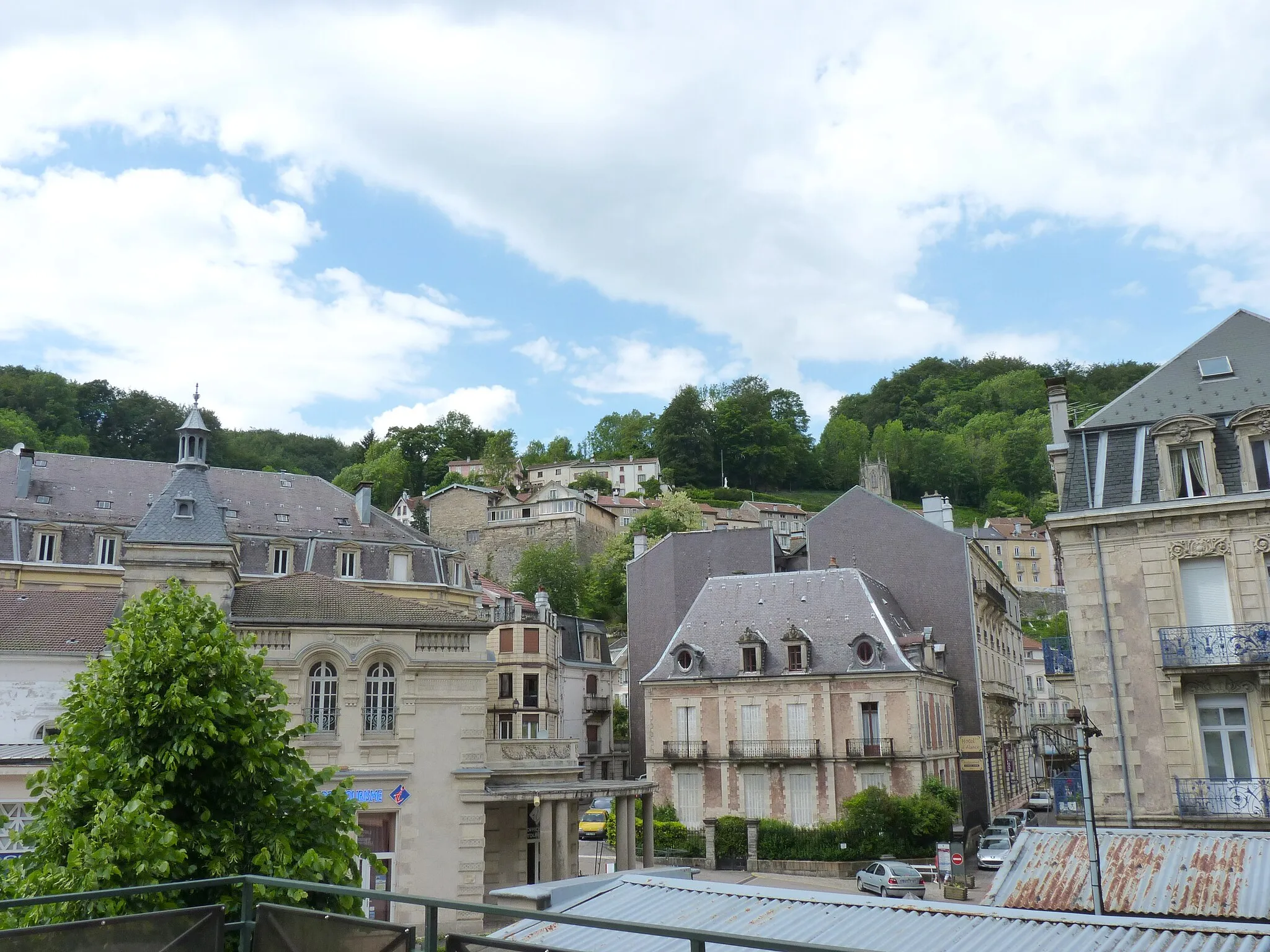 Photo showing: Édifices sur les hauteurs, Plombières-les-Bains (Vosges, Lorraine, France)