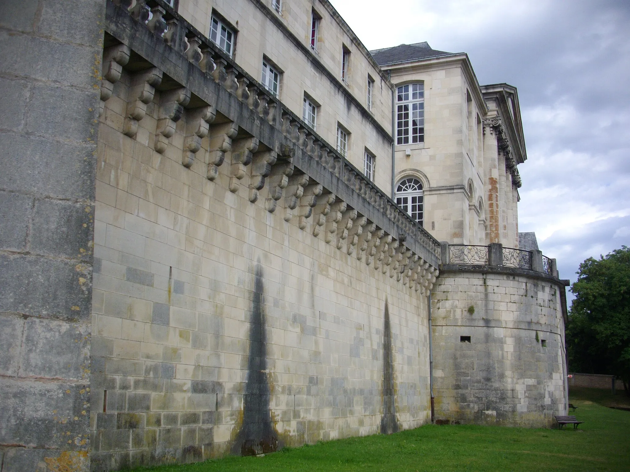 Photo showing: This building is indexed in the base Mérimée, a database of architectural heritage maintained by the French Ministry of Culture, under the reference PA00106510 .