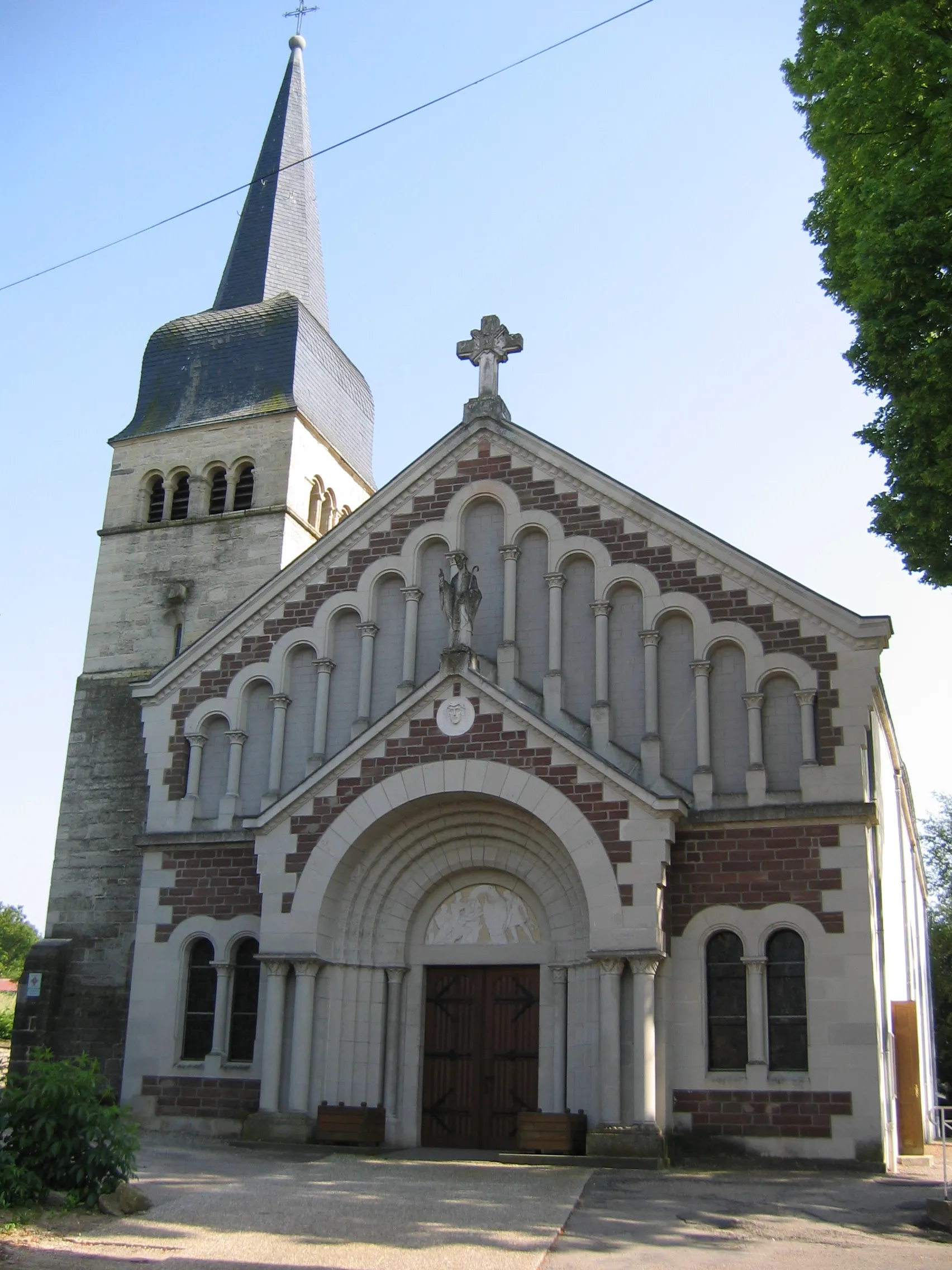 Photo showing: This building is inscrit au titre des monuments historiques de la France. It is indexed in the base Mérimée, a database of architectural heritage maintained by the French Ministry of Culture, under the reference PA00107121 .