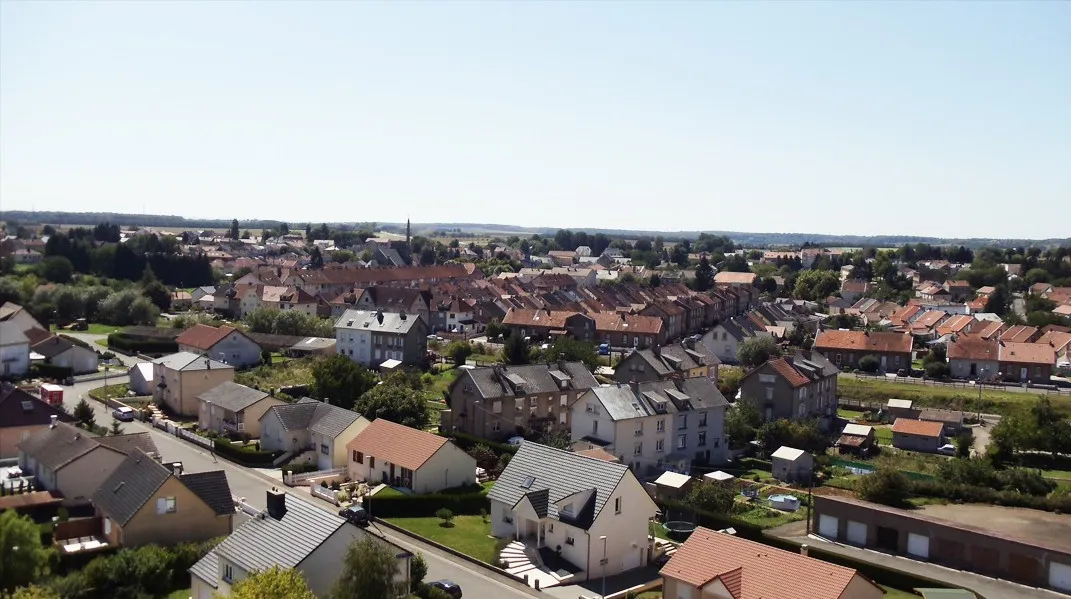 Photo showing: Vue sur Aumetz depuis le haut du chevalement de la mine (34m)