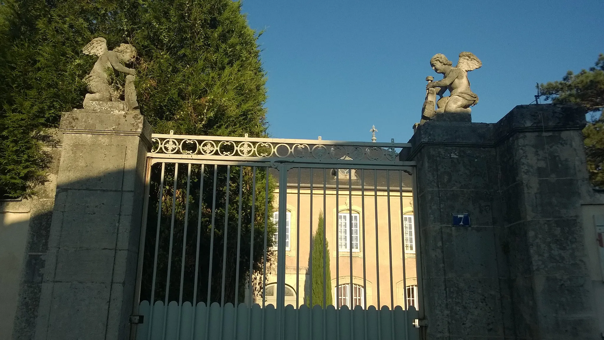 Photo showing: This building is classé au titre des monuments historiques de la France. It is indexed in the base Mérimée, a database of architectural heritage maintained by the French Ministry of Culture, under the reference PA00106054 .