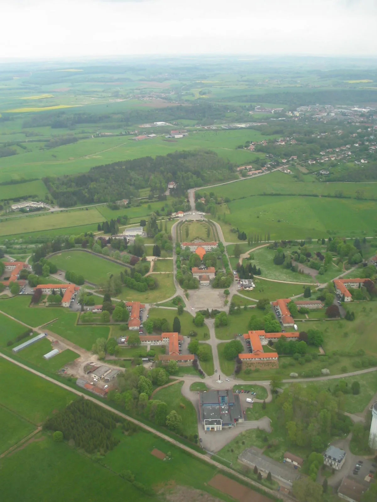 Photo showing: Centre Hospitalier Spécialisé départemental orienté psychiatrie situé sur la commune de Mirecourt.
Licensing
Catégorie:image de psychologie