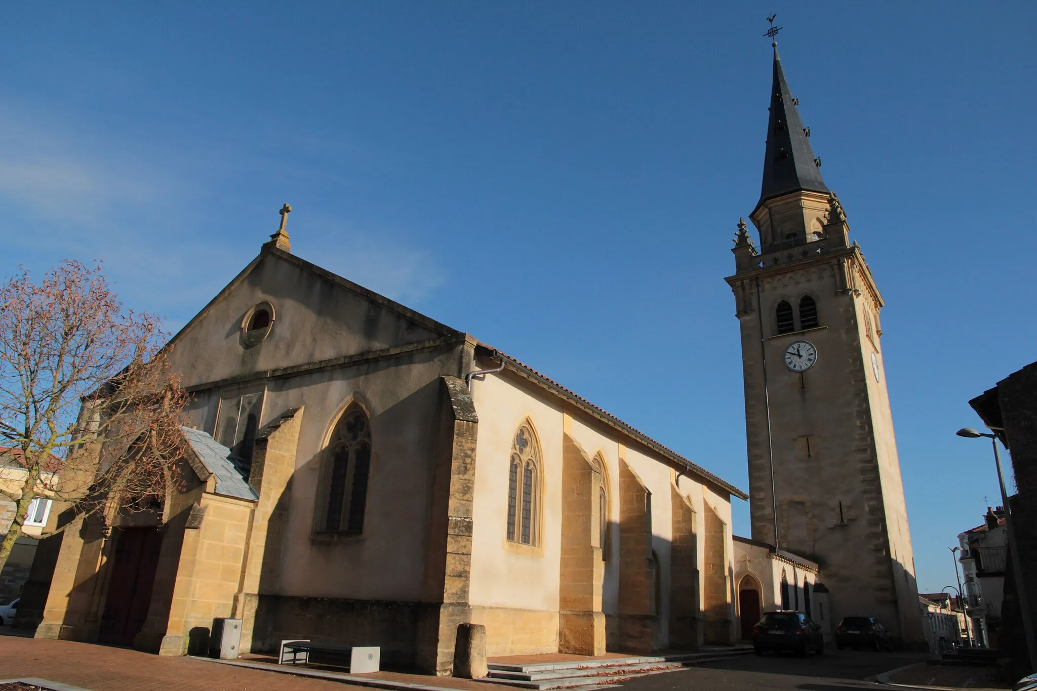 Photo showing: This building is indexed in the base Mérimée, a database of architectural heritage maintained by the French Ministry of Culture, under the reference PA00106046 .