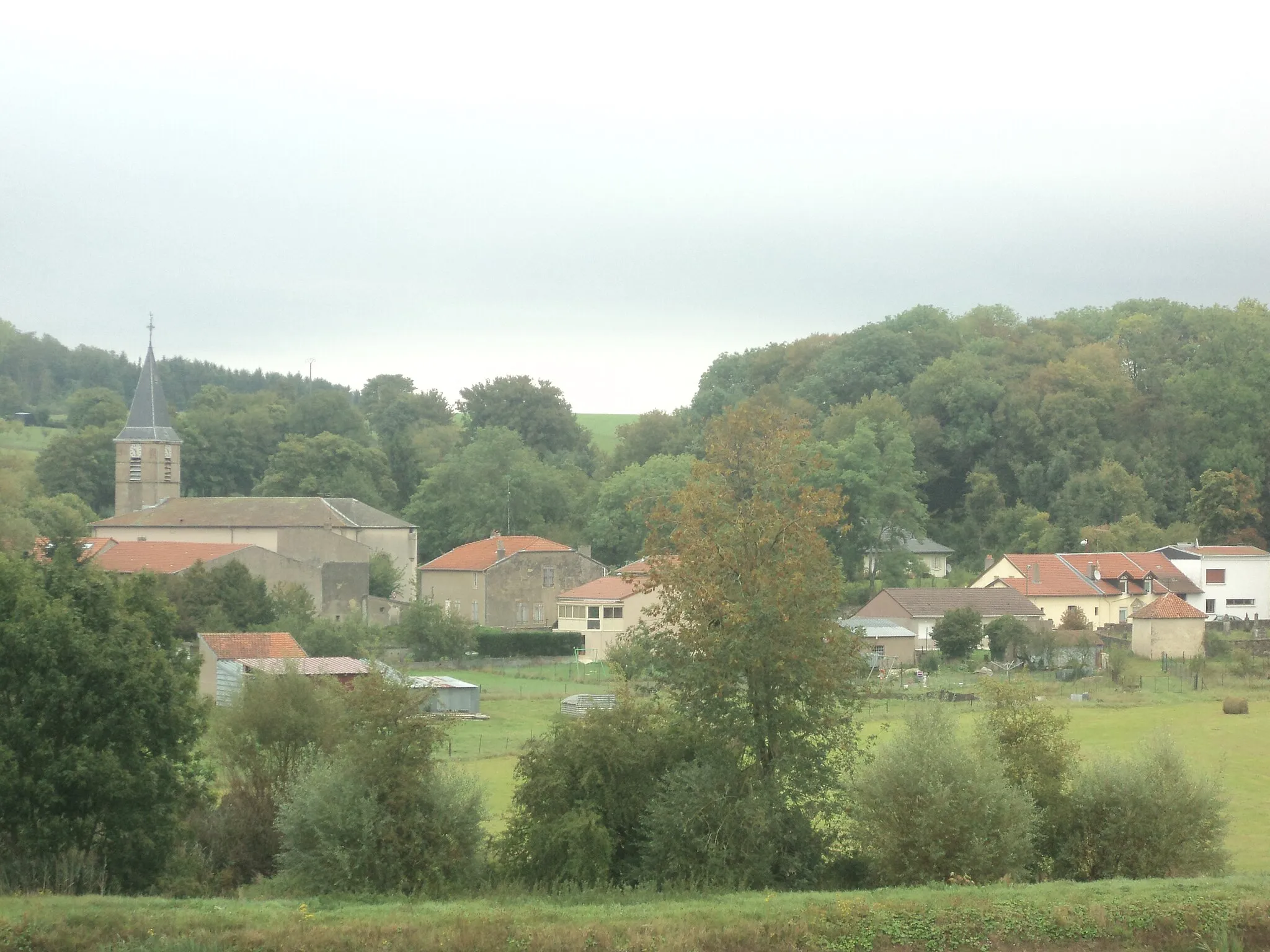 Photo showing: Vue de l'église de Tucquegnieux village