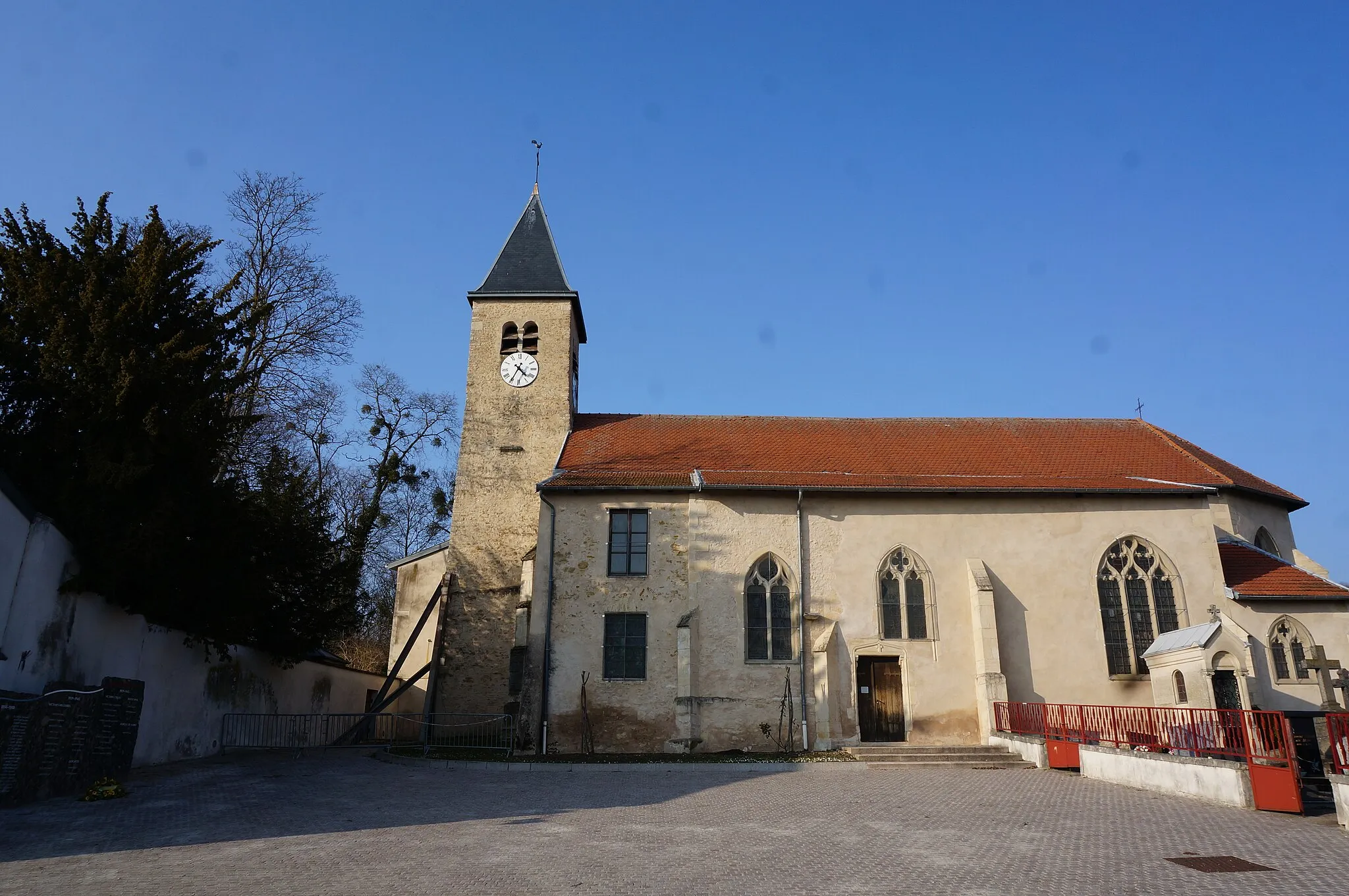 Photo showing: vue de l'église.