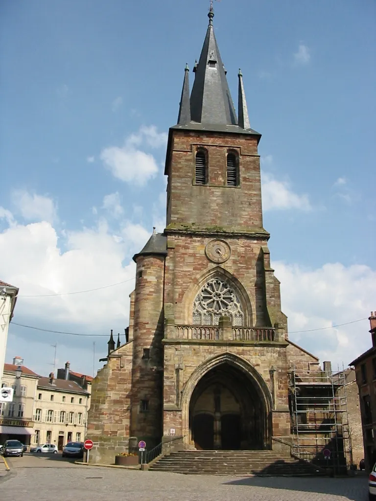 Photo showing: Église Sainte-Libaire

Commune de Rambervillers
Département des Vosges
Photographie personnelle, prise le 4 mai 2006
Copyright © Christian Amet