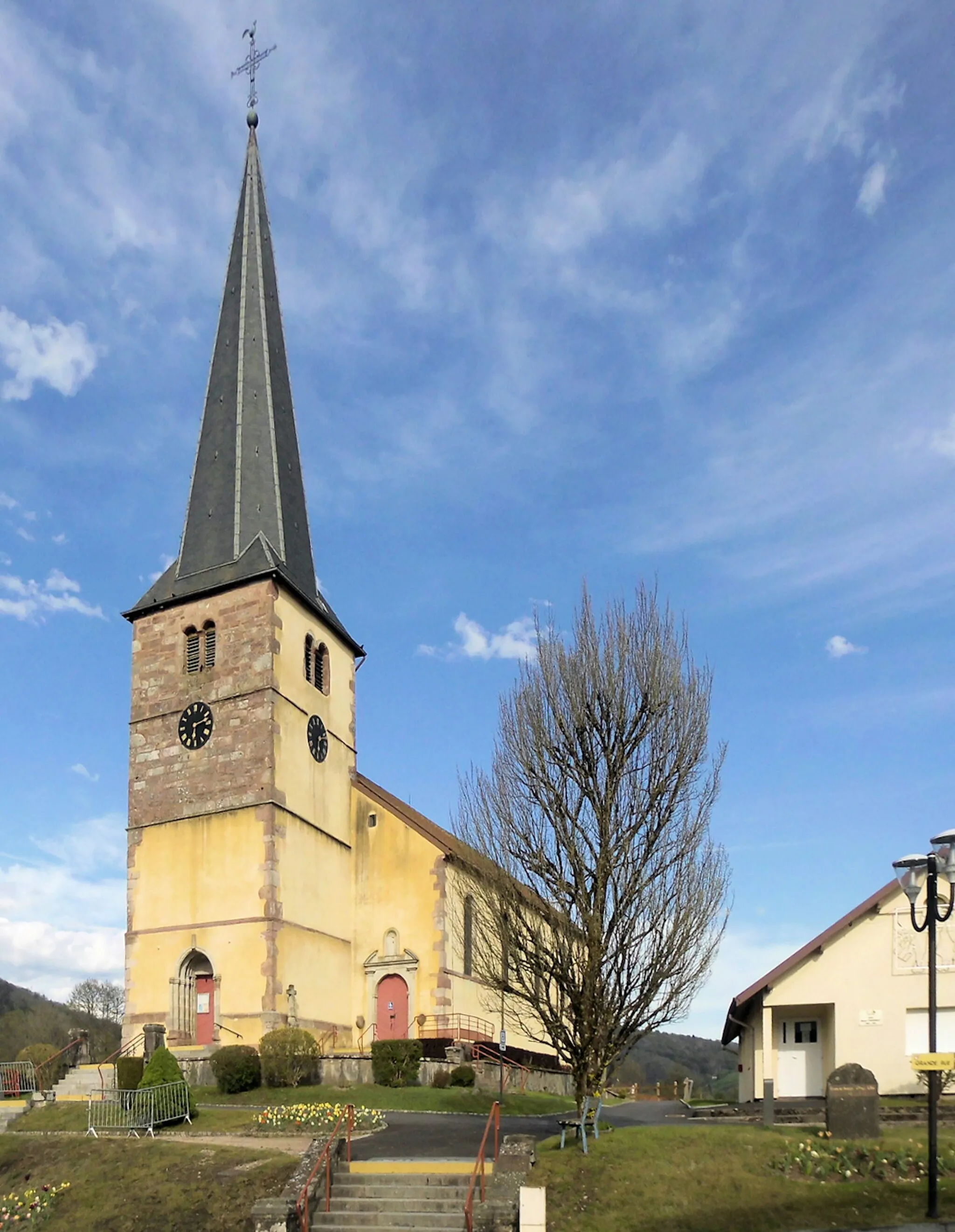 Photo showing: L'église Saint-Remy-et-Saint-Blaise á Ramonchamp, côté sud-ouest