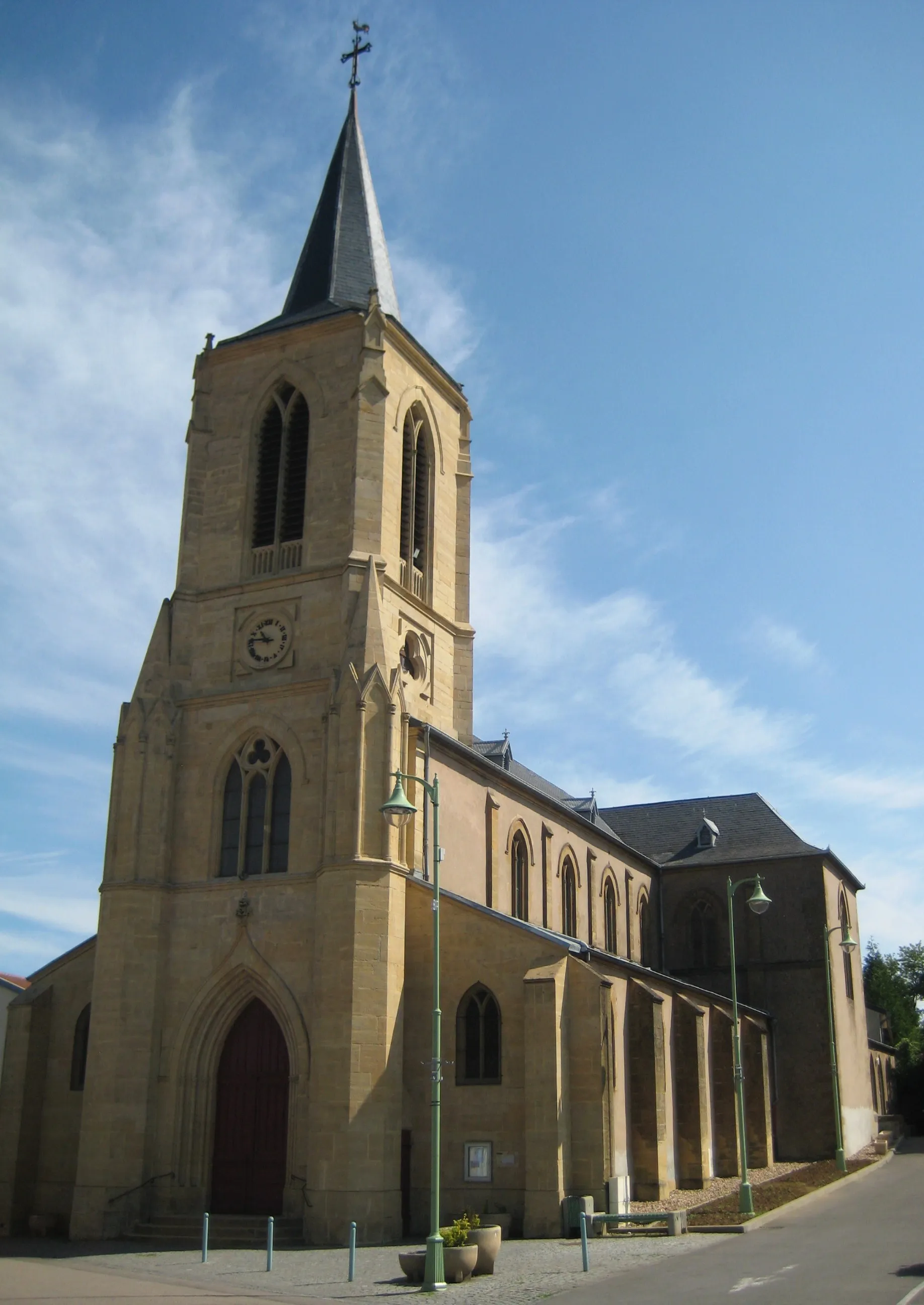 Photo showing: DescriptionEglise Neufchef.jpg

Église Saint-Denis de Neufchef
Date

22 May 2009
Source

mon appareil photo
Author

Aimelaime