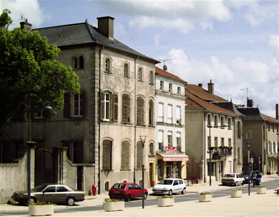 Photo showing: Vic-Sur-Seille 57 France, Place Jeanne d'Arc.