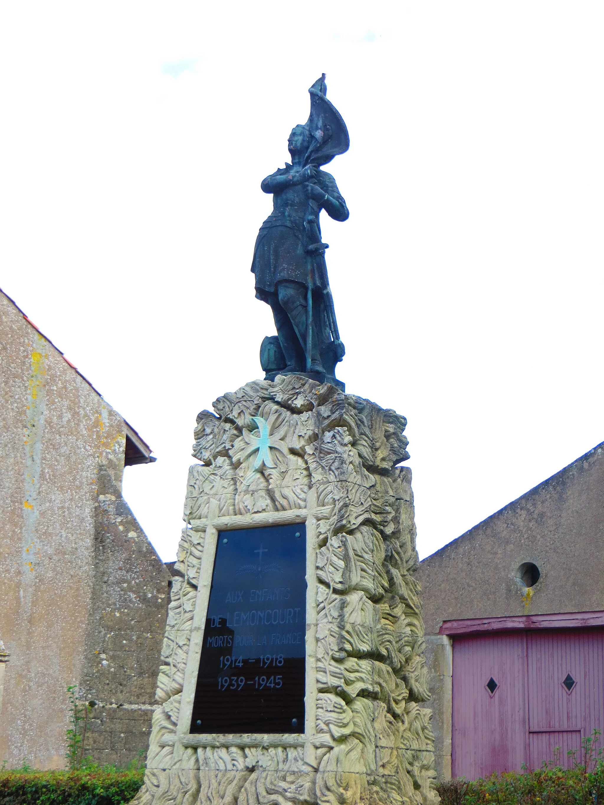 Photo showing: Lemoncourt monument aux morts