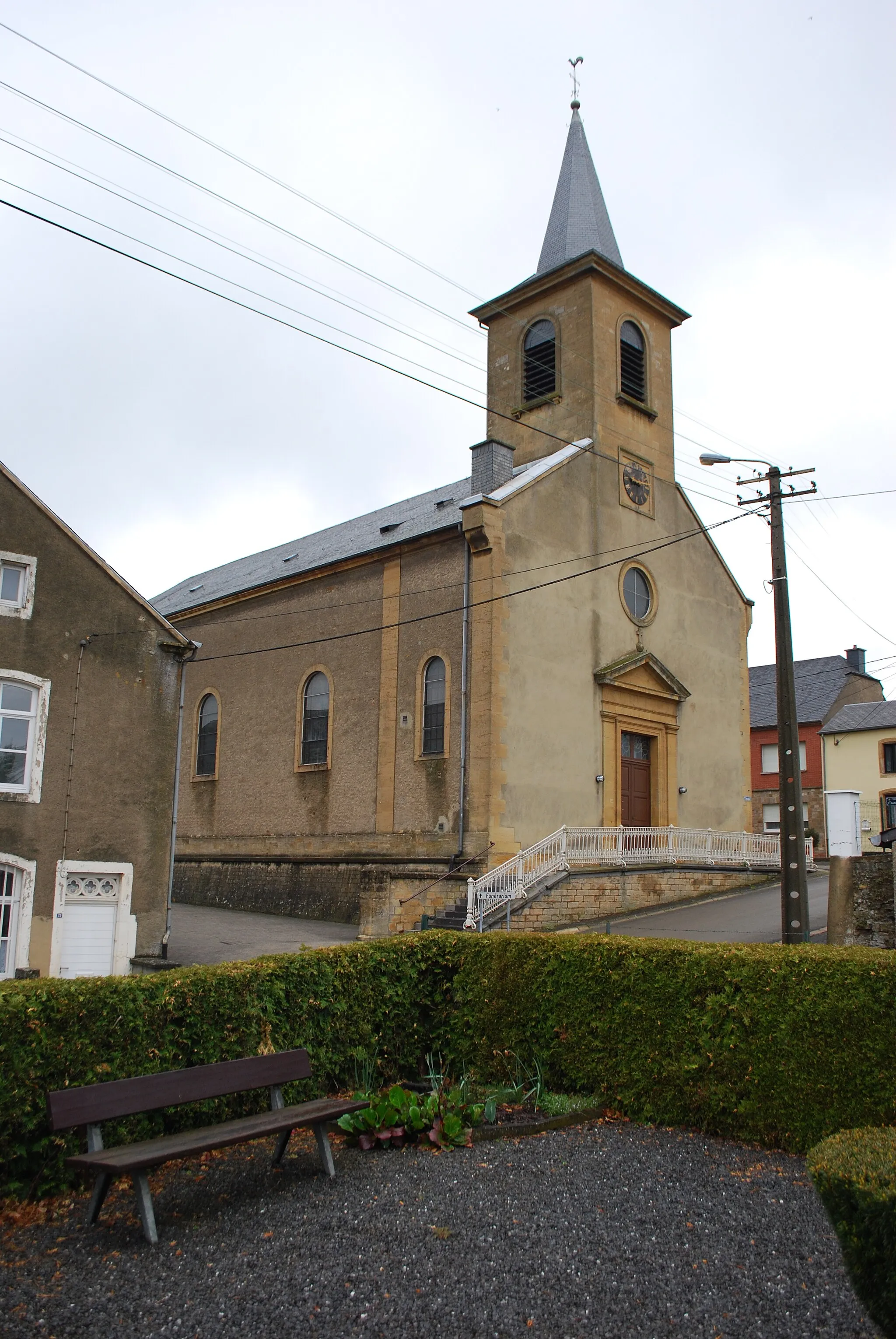 Photo showing: Vue de l'église d'Halanzy.