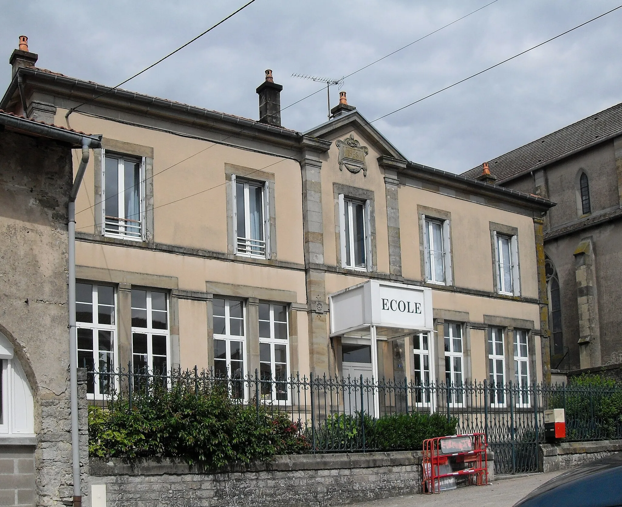 Photo showing: L'école de Moriville