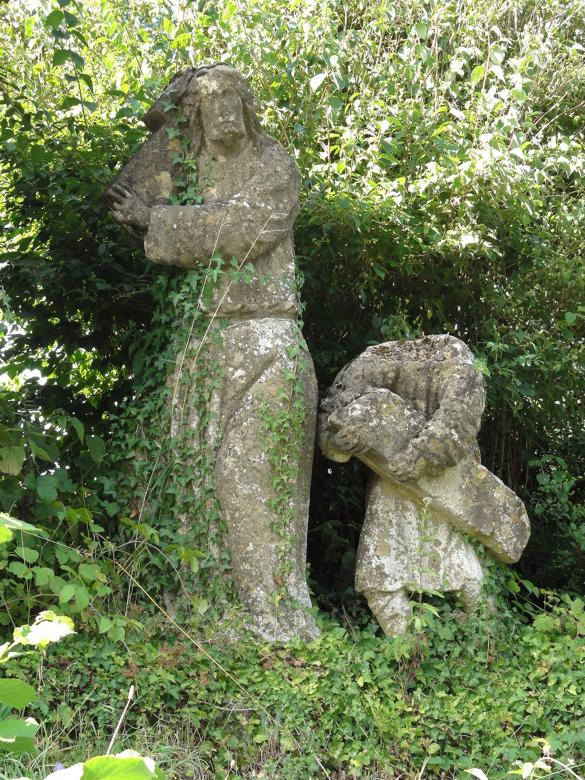 Photo showing: Ville-au-Montois (Meurthe-et-M.) statue reste de chemin de croix à coté de la chapelle