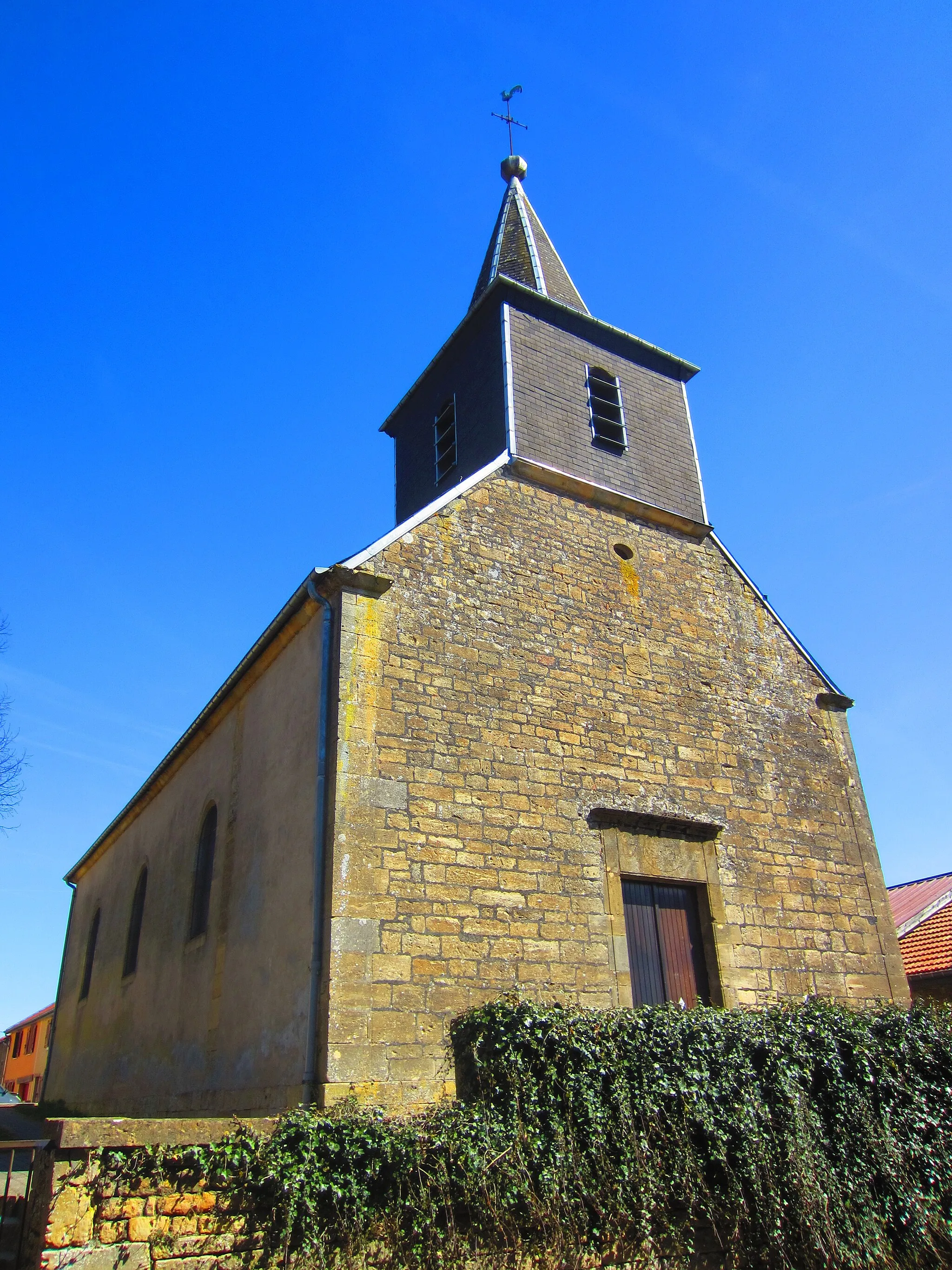 Photo showing: Ugny church