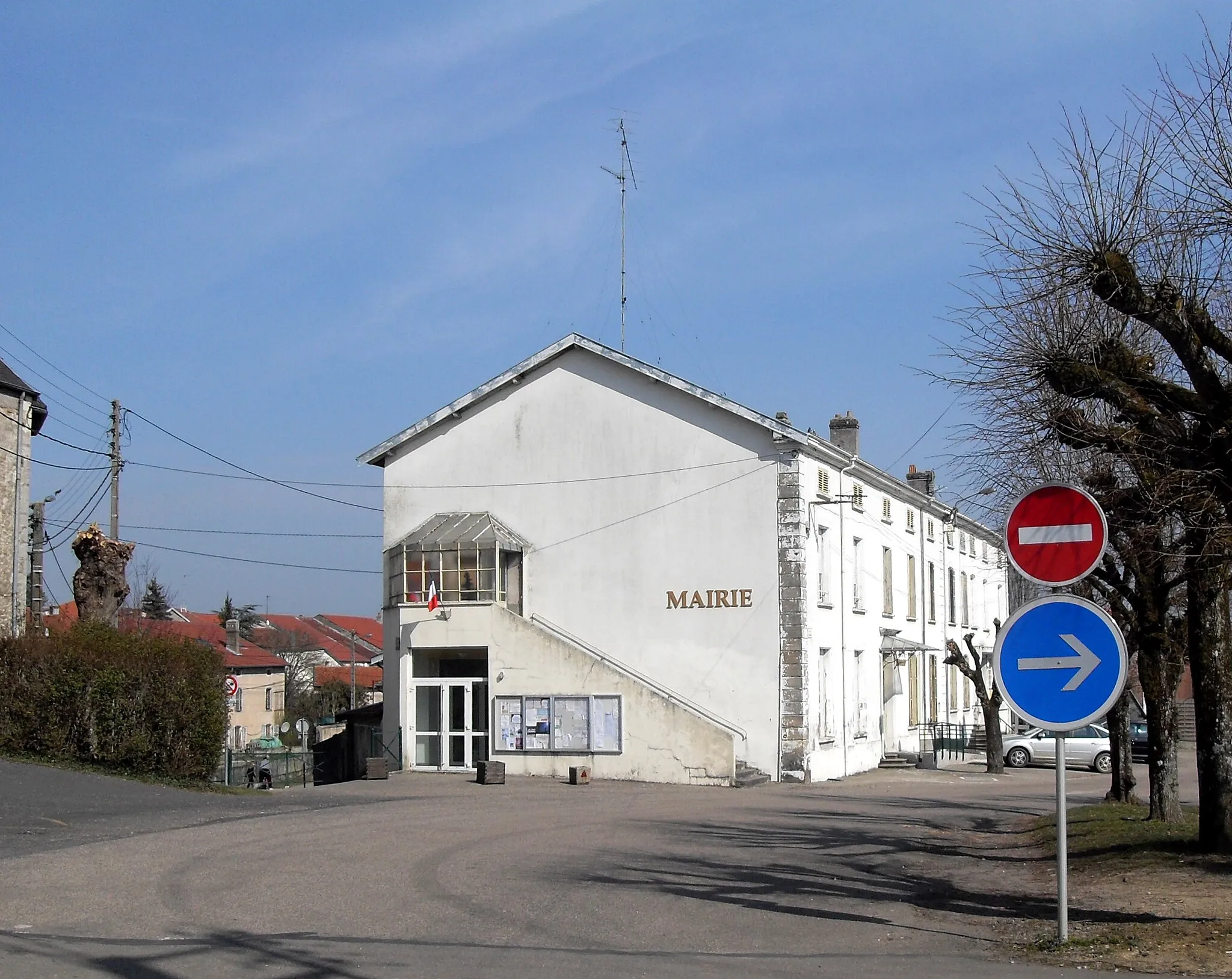 Photo showing: La mairie-école de Diarville