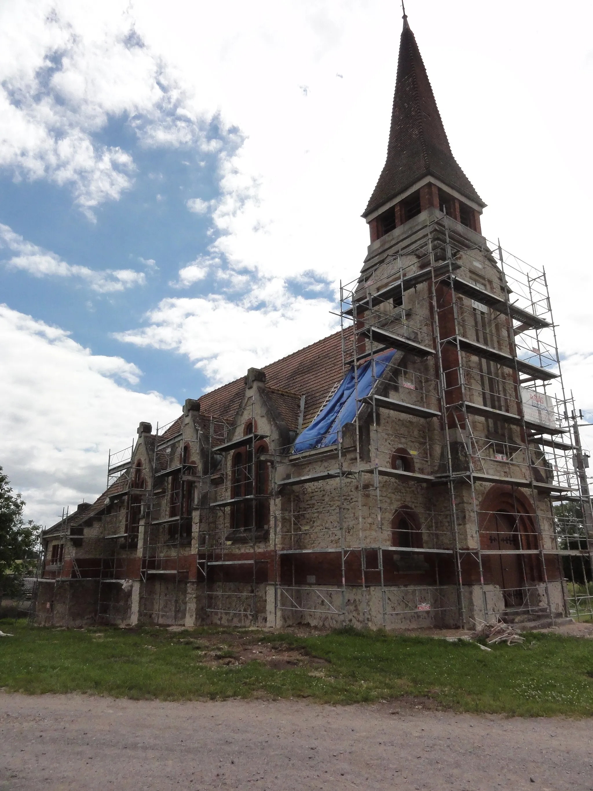 Photo showing: Gondrexon (M-et-M) église en restauration 2016