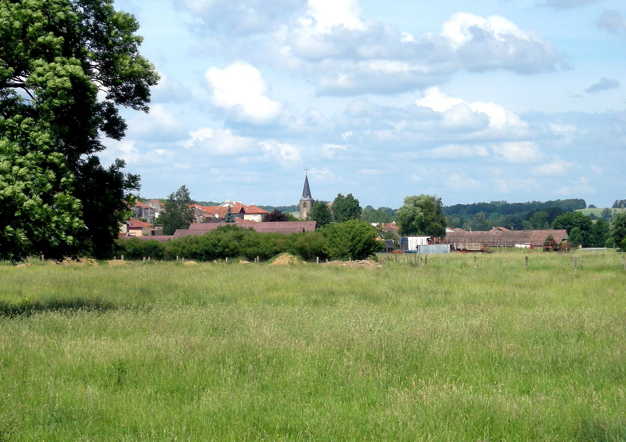 Photo showing: Vue générale de Glonville (Meurthe-et-Moselle), en venant de Fontenoy-la-Joûte