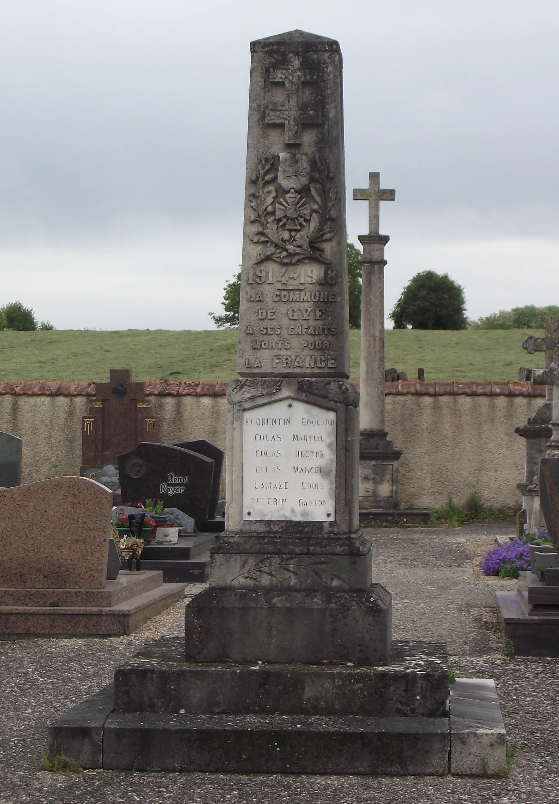 Photo showing: Monument aux morts de Gye, situé dans le cimentière communal.
(guerre 1914-1918)