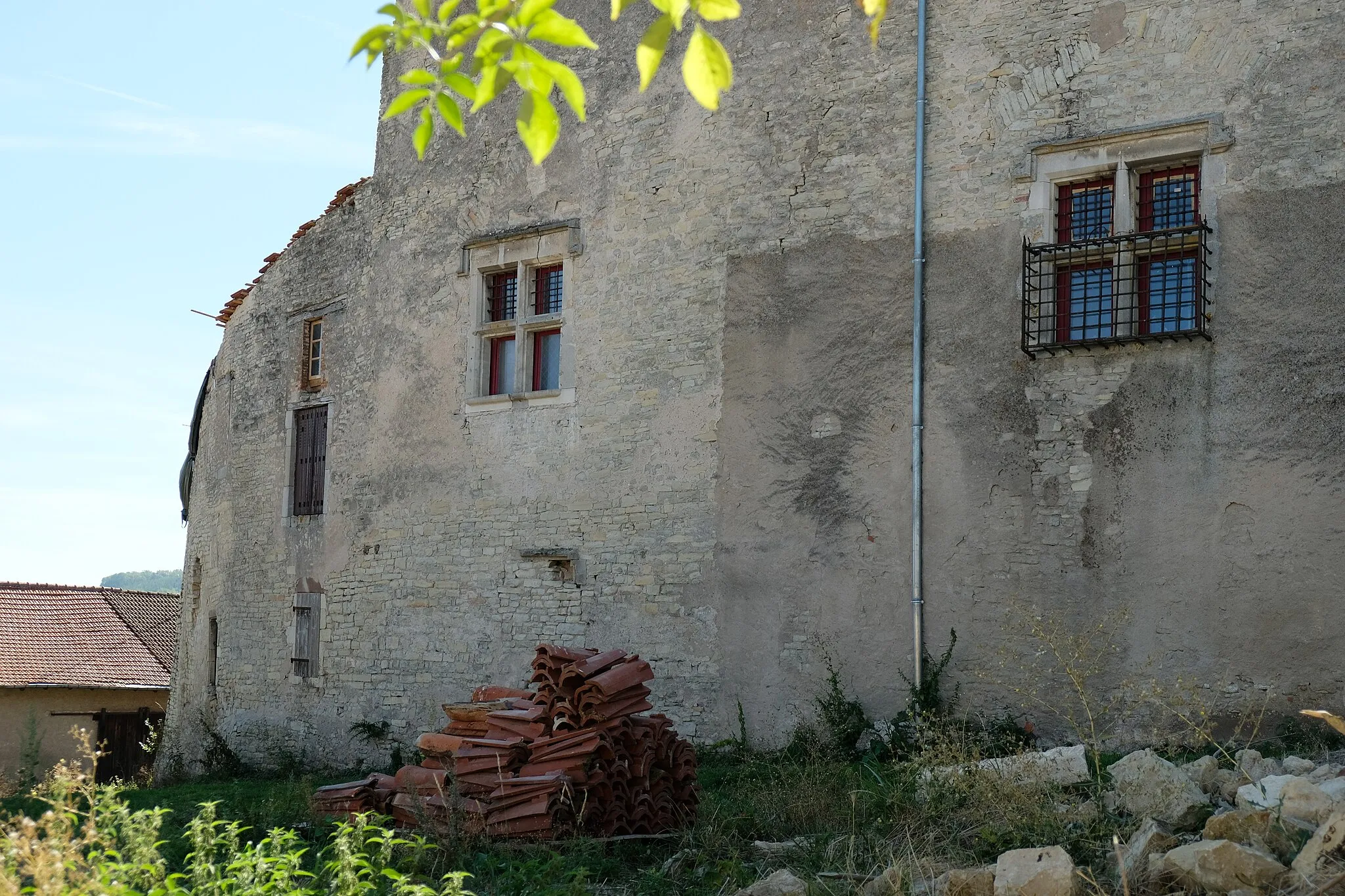 Photo showing: Façade nord de la maison forte (dite château) d'Haussonville en Meurthe-et-Moselle, classée sur la liste des monuments historiques le 17 février 1930.