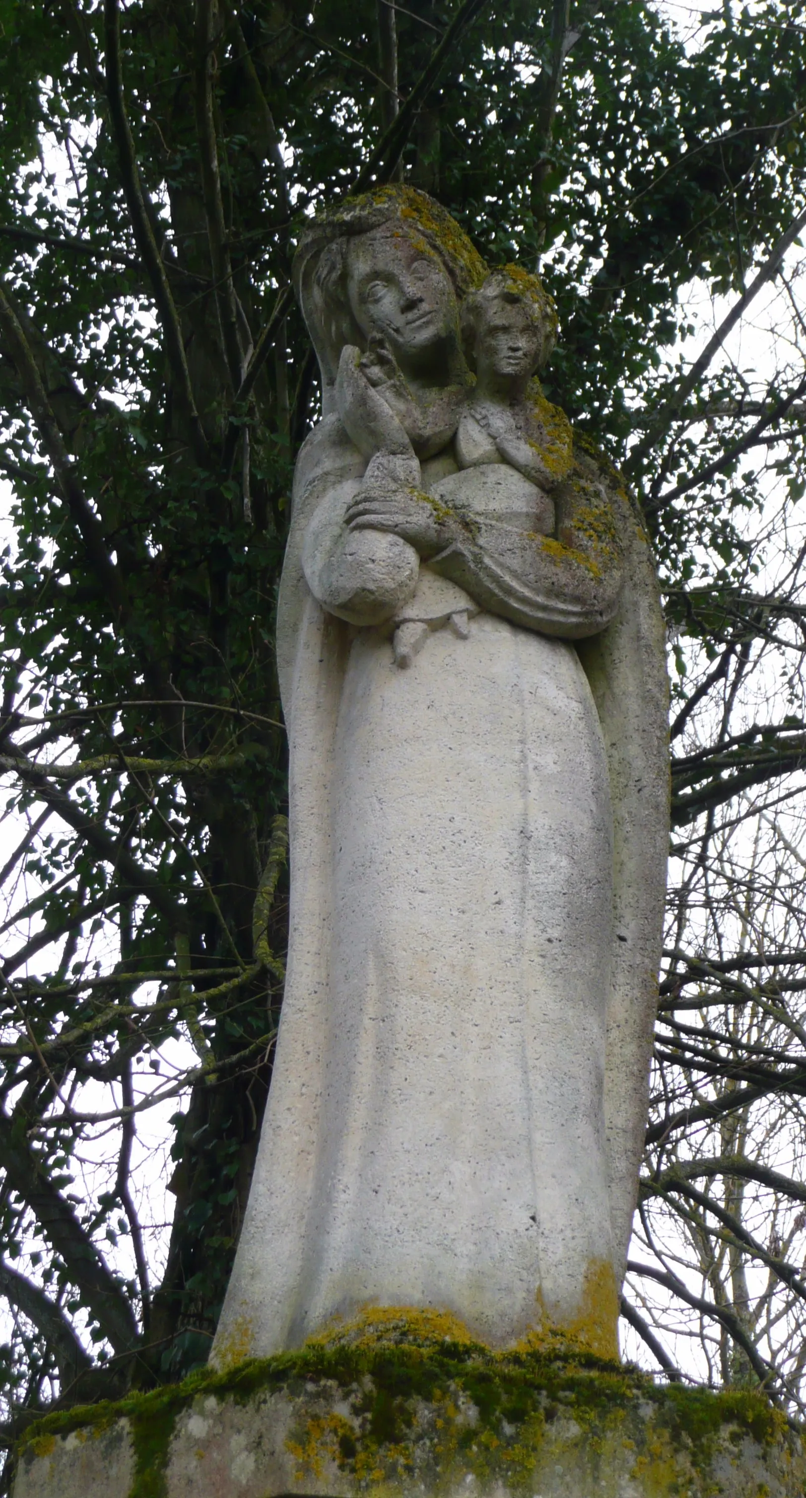 Photo showing: Virgin and child on the Cuite's hill. Jézainville.