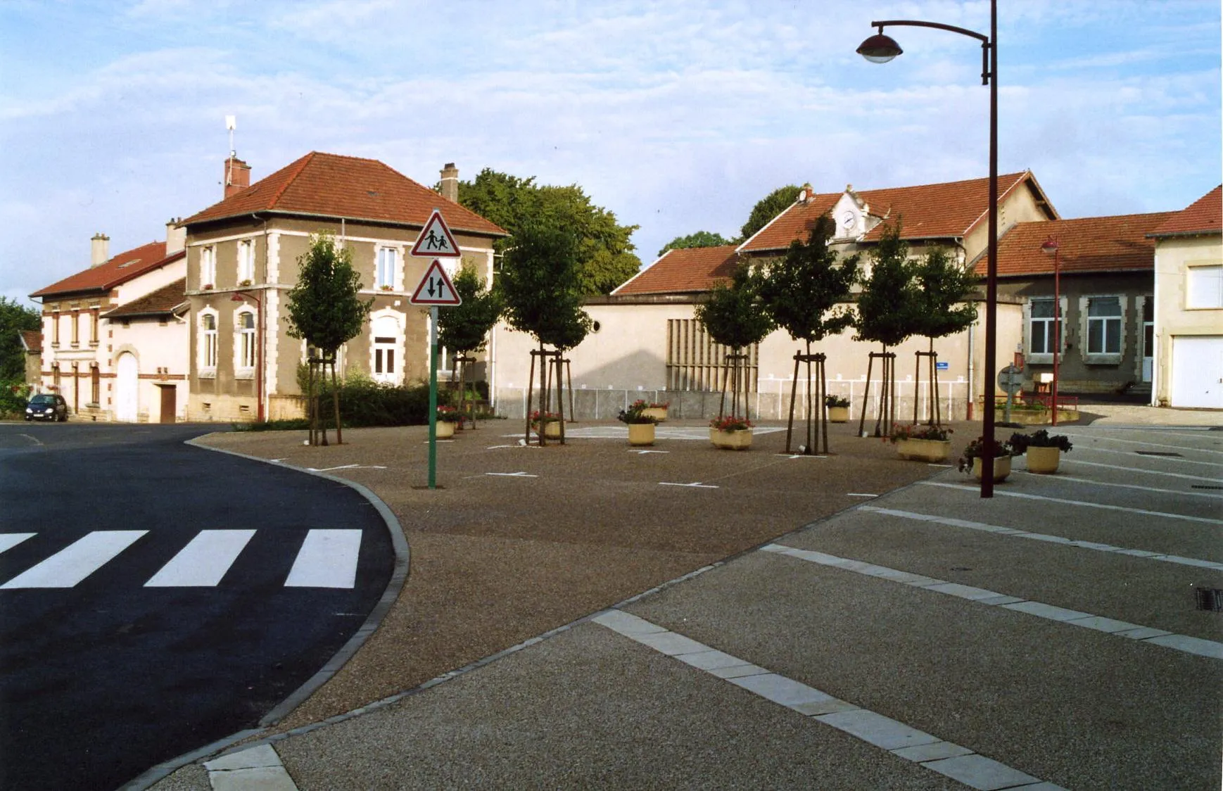 Photo showing: LANDRES (Meurthe et Moselle) Mairie et Ecole maternelle et primaire