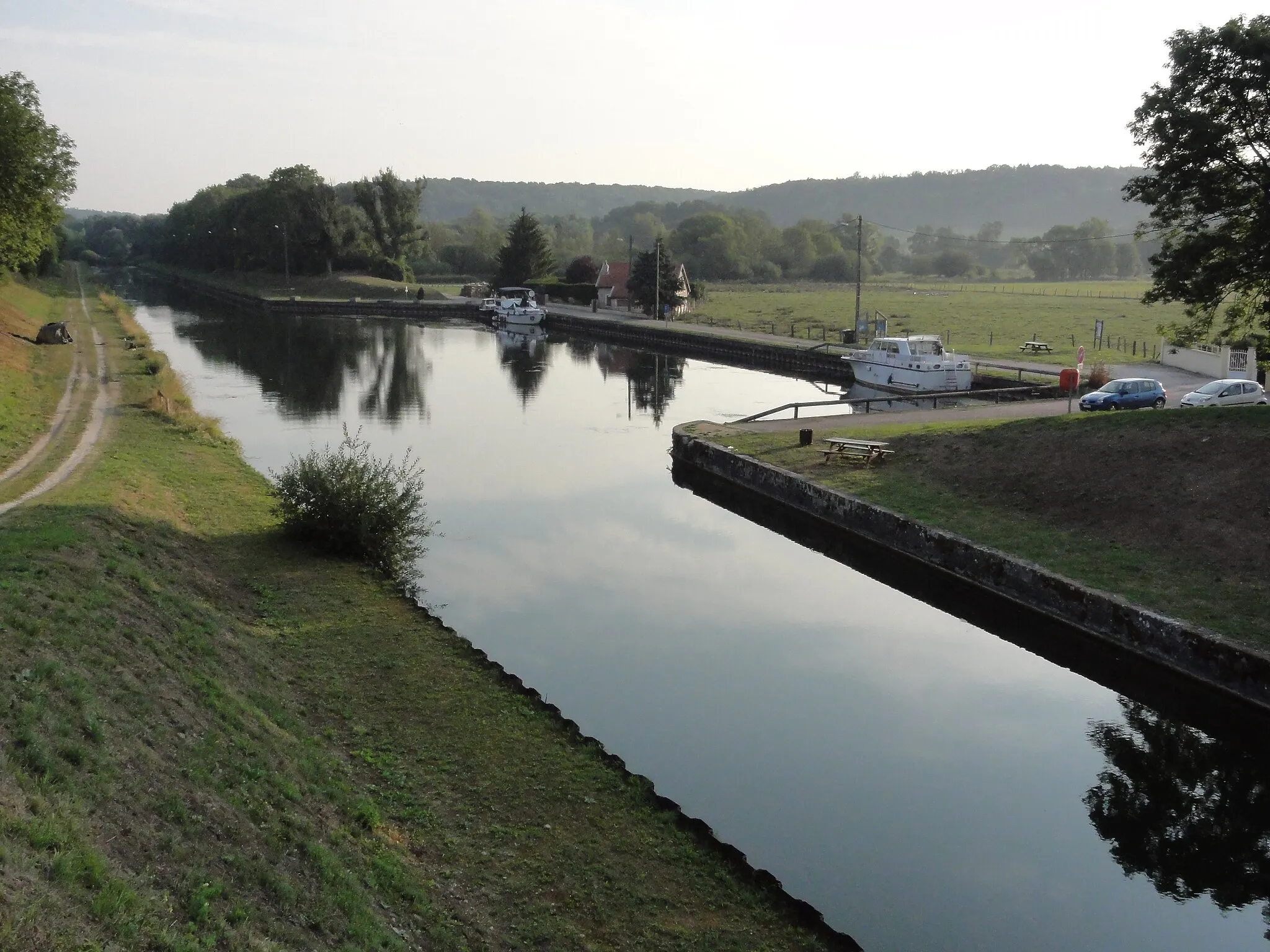 Photo showing: Lay-Saint-Remy (Meurthe-et-M.) Canal de la Marne au Rhin avec port