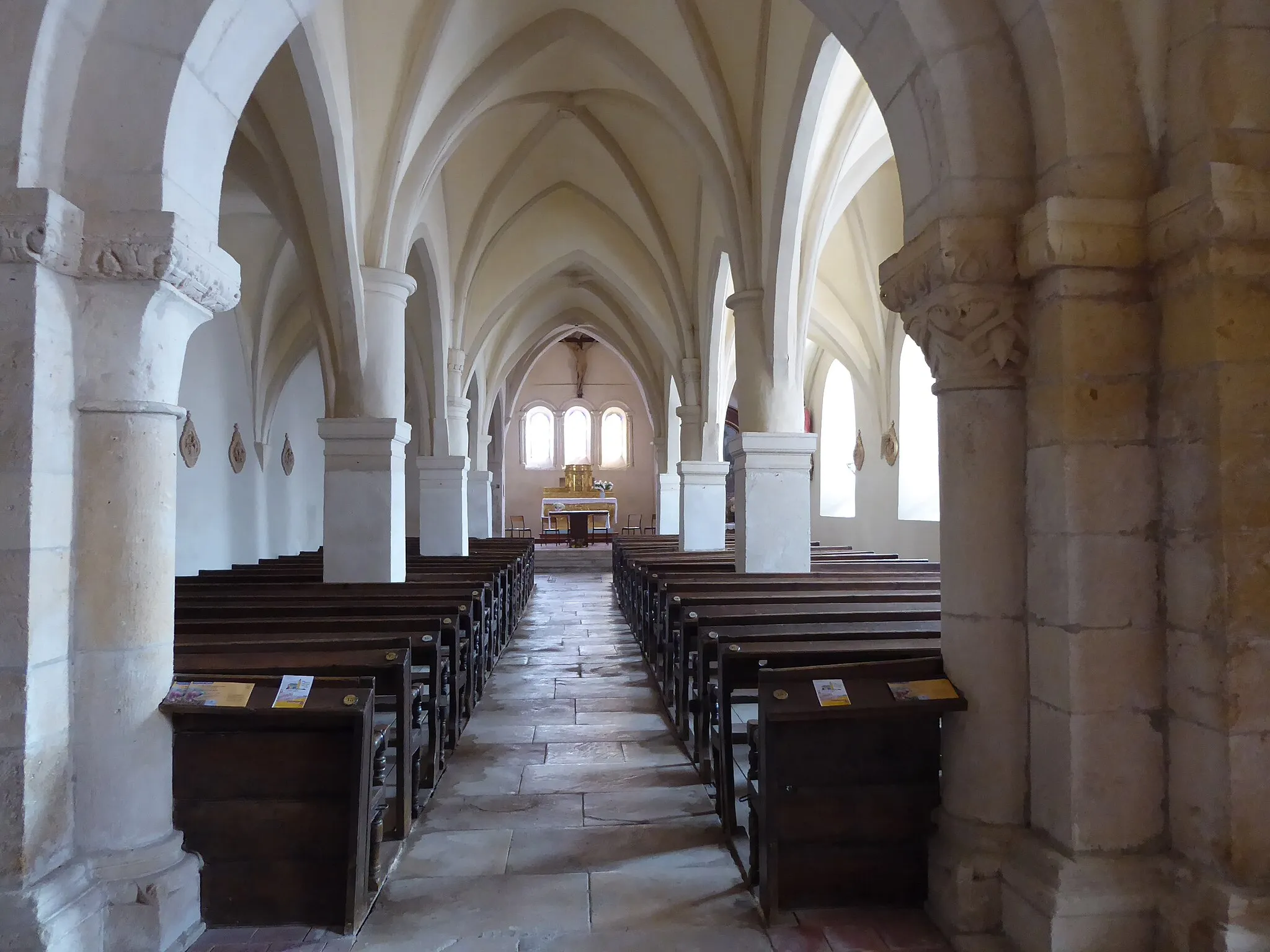 Photo showing: Nef de l'église Saint-Laurent de Laître-sous-Amance en direction du Chœur.