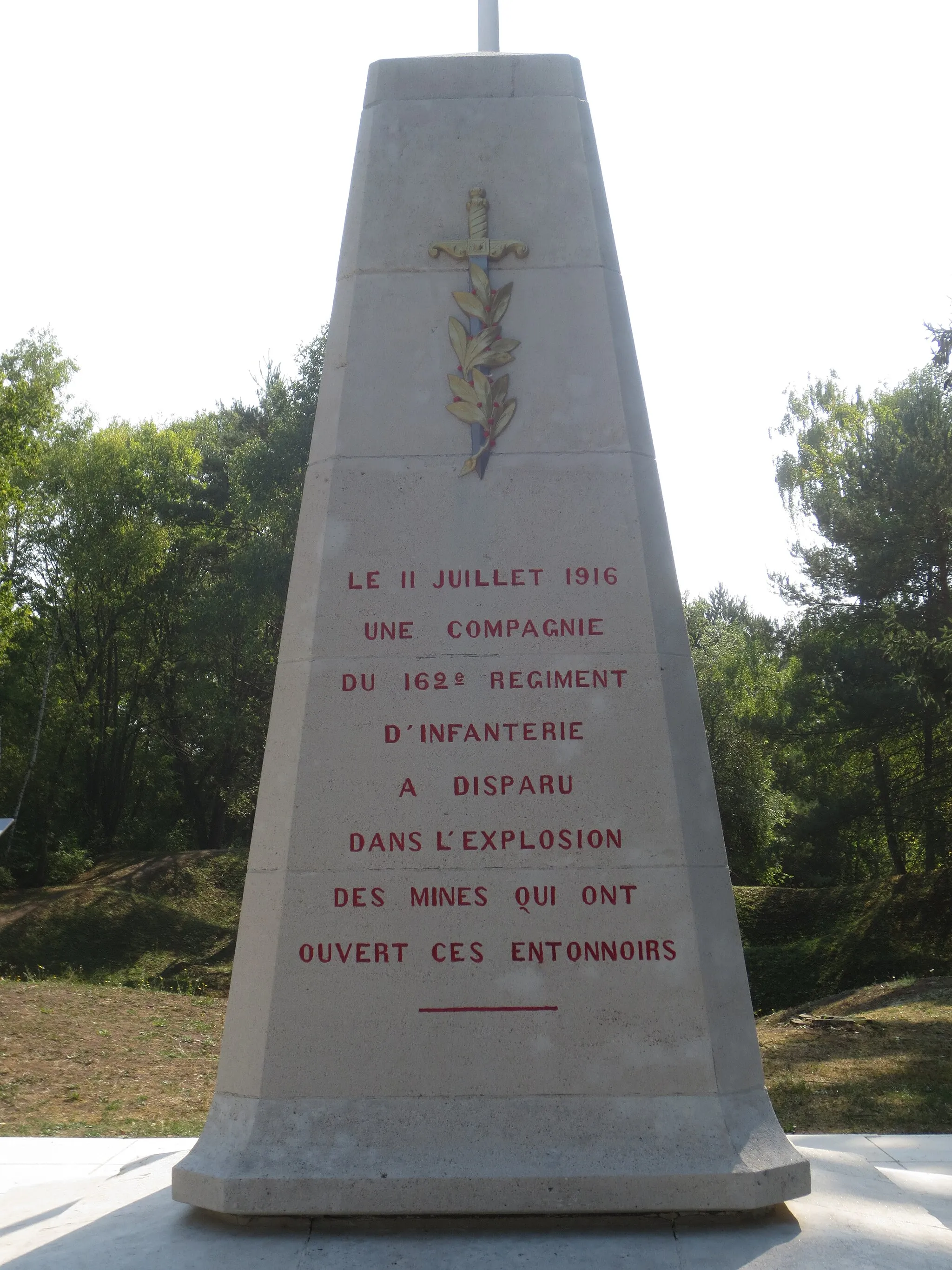 Photo showing: Les entonnoirs de Leintrey  - La face avant du monument