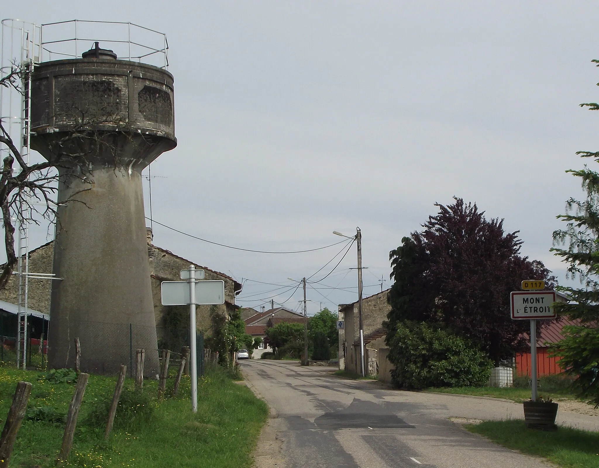 Photo showing: Entrée du village de Mont-l'Étroit