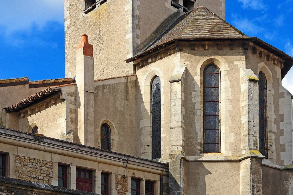 Photo showing: chevet et chapelle latérale sud de l'église de Nomeny.  Architecture dernier tiers XII° siècle.