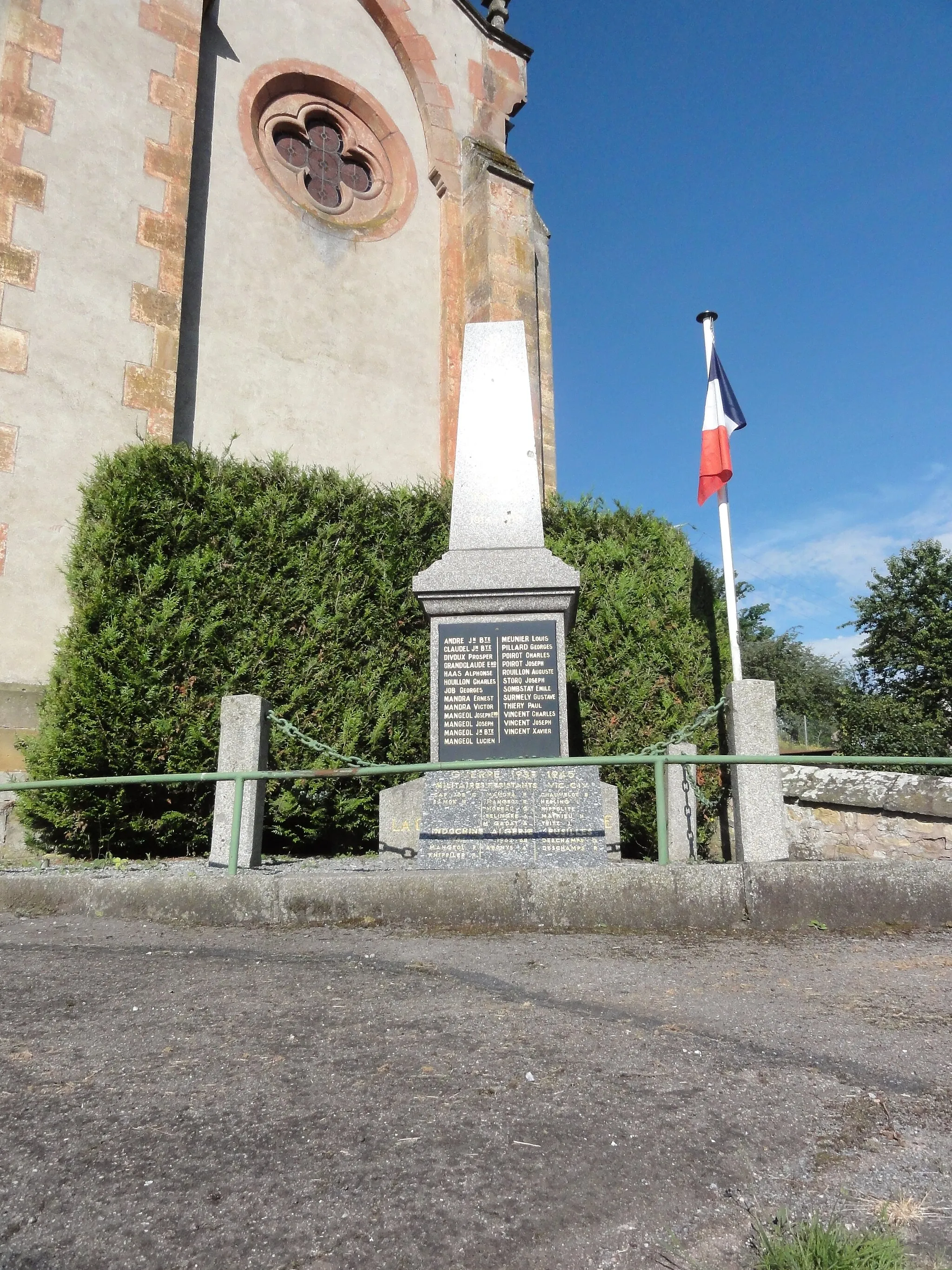 Photo showing: Neufmaisons (M-et-M) monument aux morts