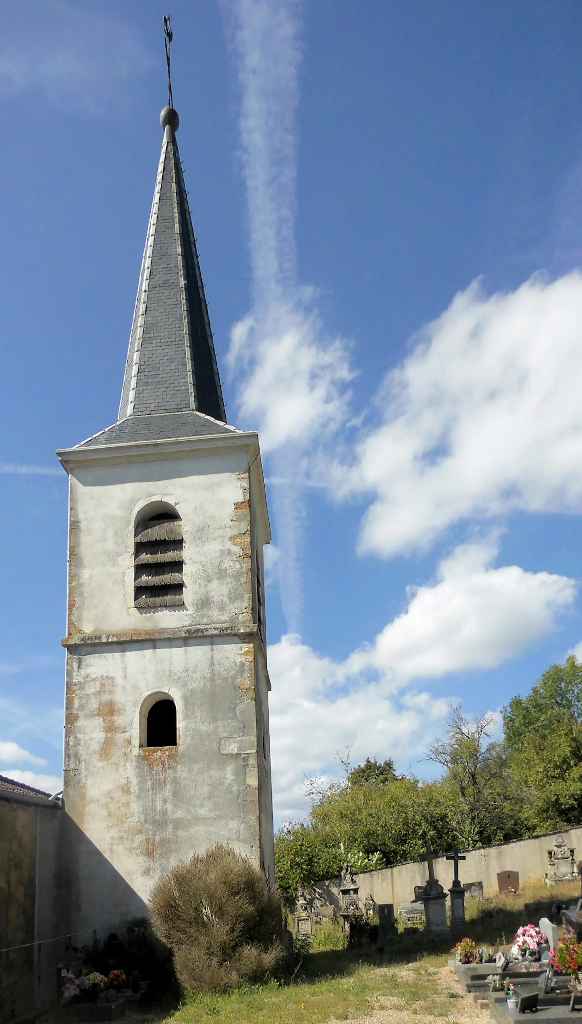Photo showing: La tour d'église de la Natinité-de-la-Vierge Pulney, côté est