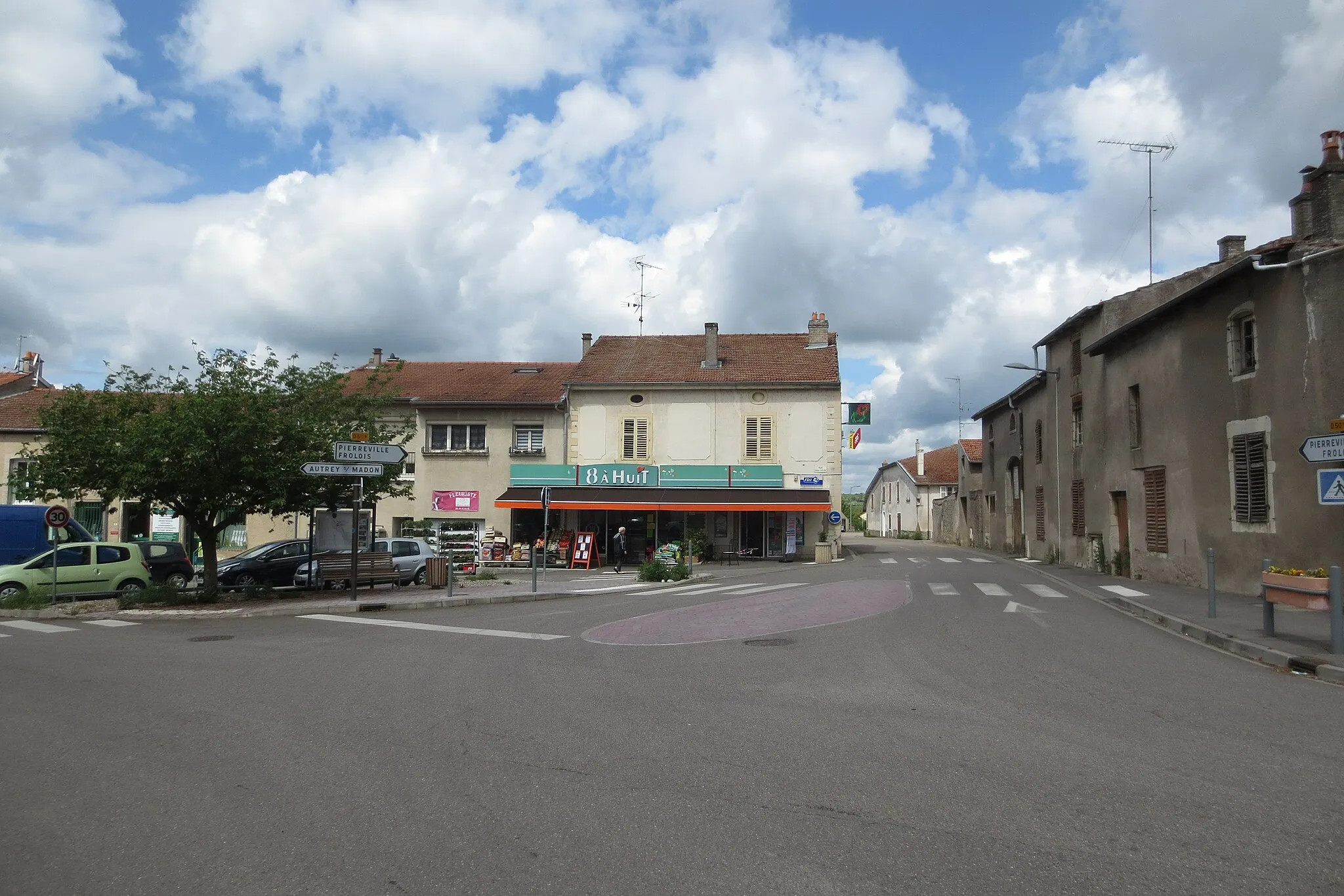 Photo showing: Pulligny (Meurthe-et-Moselle, France) - carrefour rue du général Leclerc et rue de Pierreville