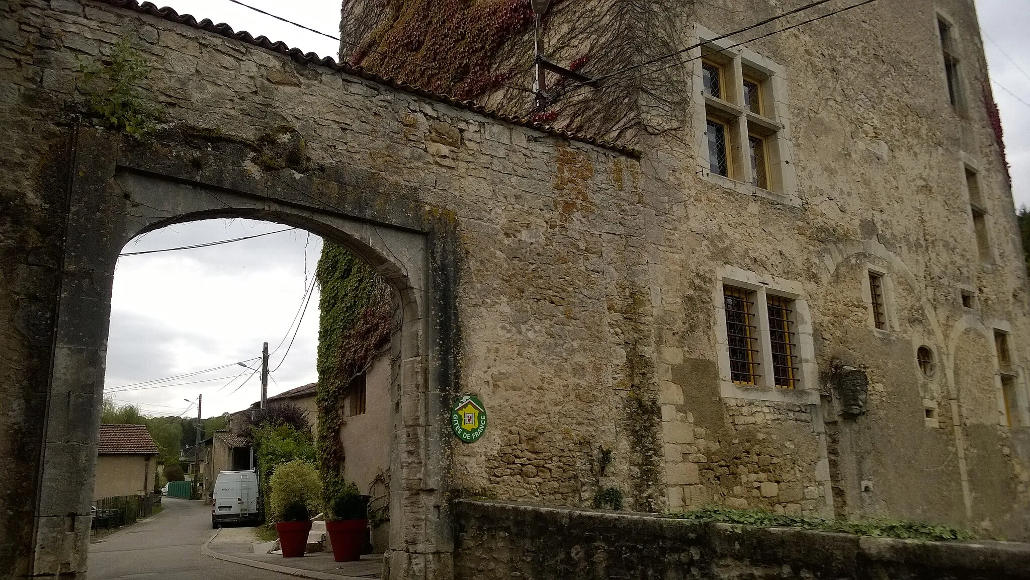 Photo showing: This building is inscrit au titre des monuments historiques de la France. It is indexed in the base Mérimée, a database of architectural heritage maintained by the French Ministry of Culture, under the reference PA00106369 .