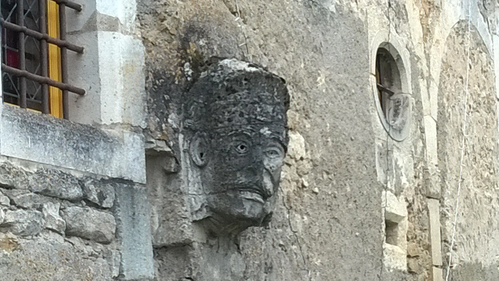 Photo showing: This building is inscrit au titre des monuments historiques de la France. It is indexed in the base Mérimée, a database of architectural heritage maintained by the French Ministry of Culture, under the reference PA00106369 .