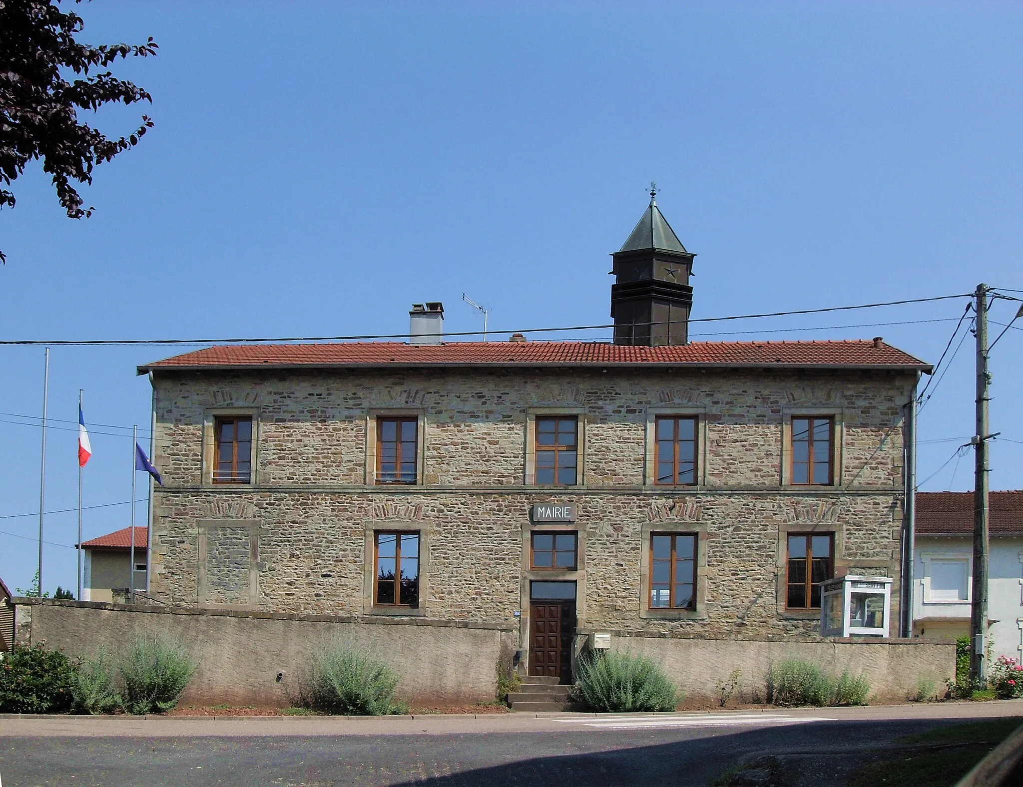 Photo showing: La mairie d'Anglemont