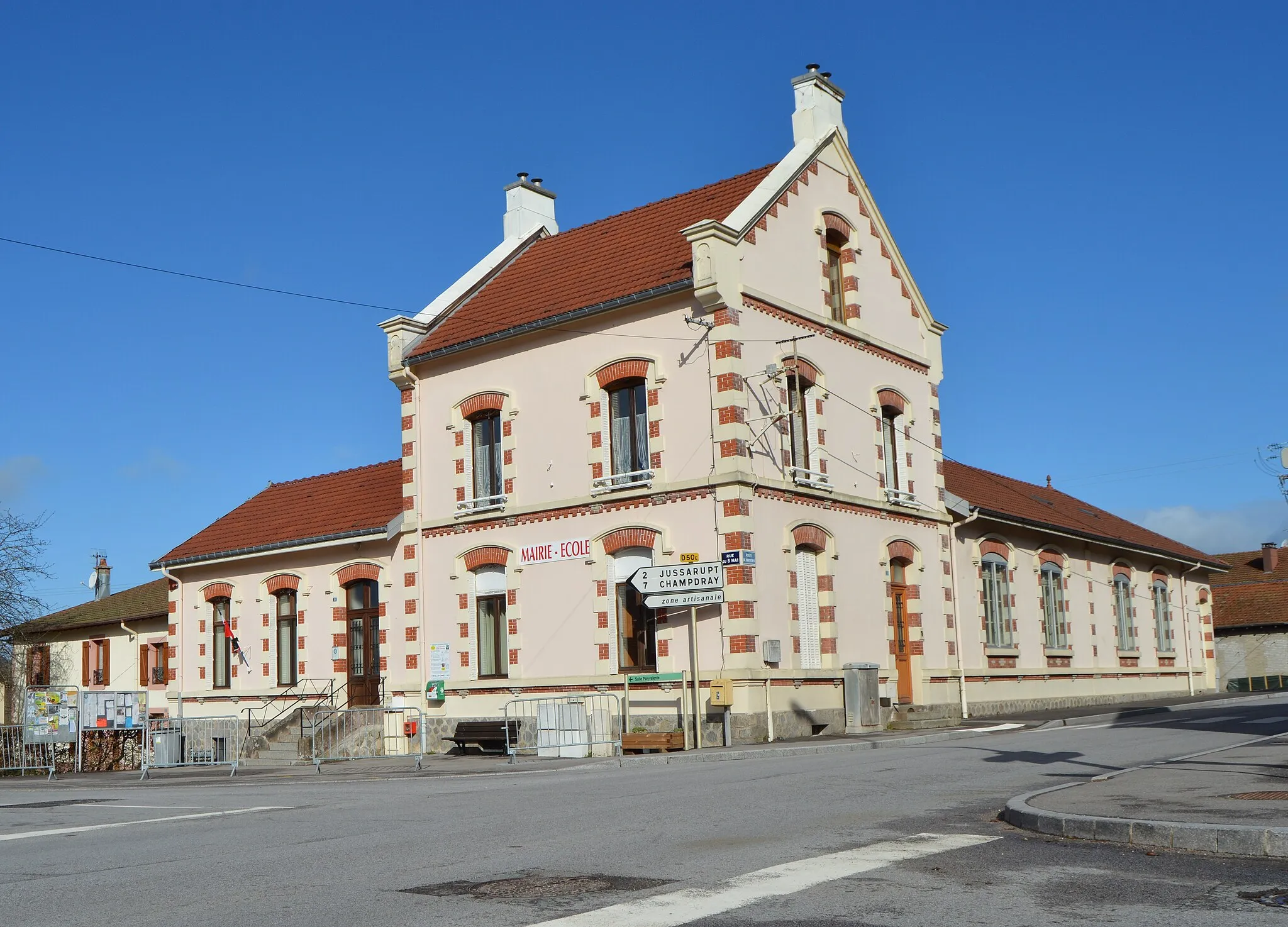 Photo showing: Aumontzey's Town hall