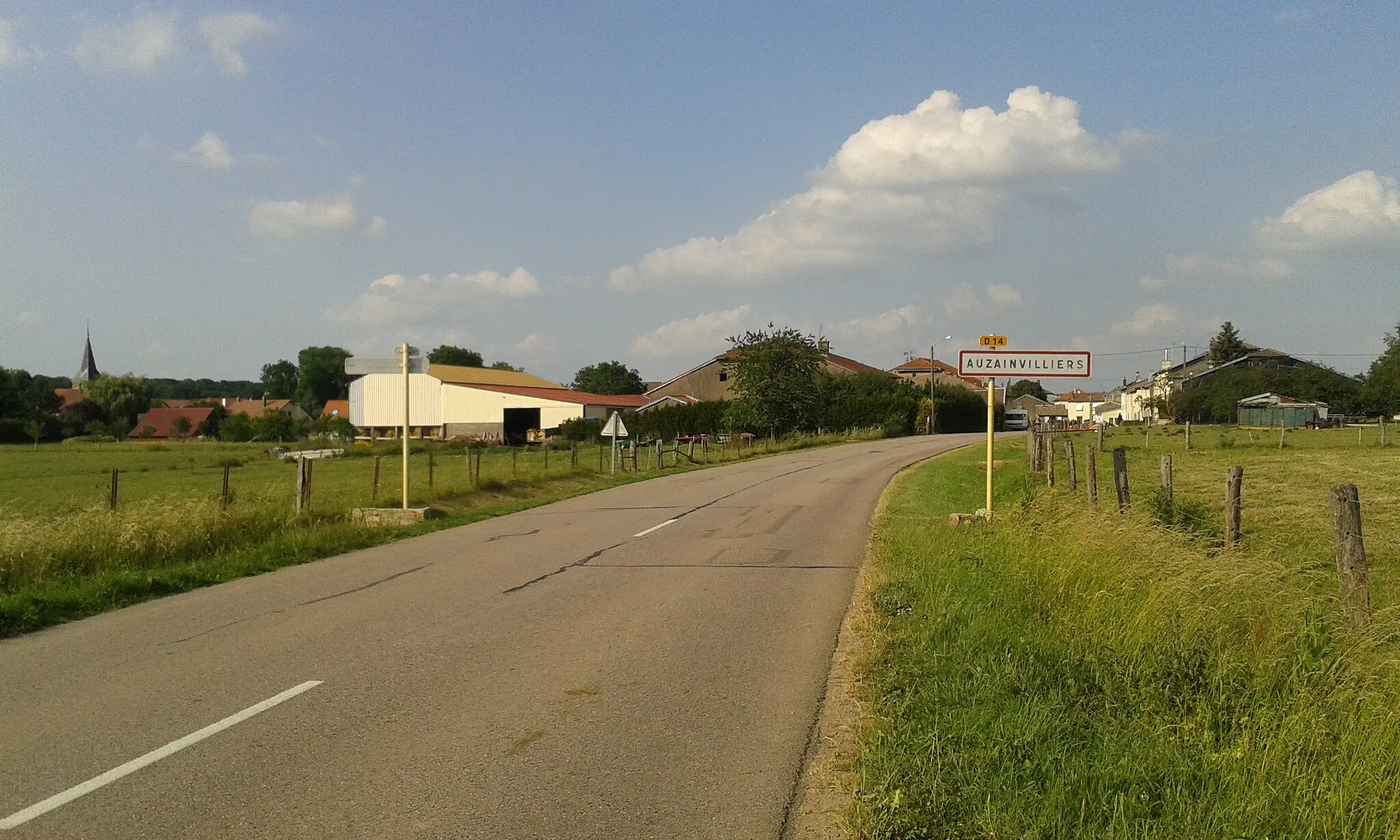 Photo showing: L'entrée du Village en venant de Bulgnéville/Neufchâteau