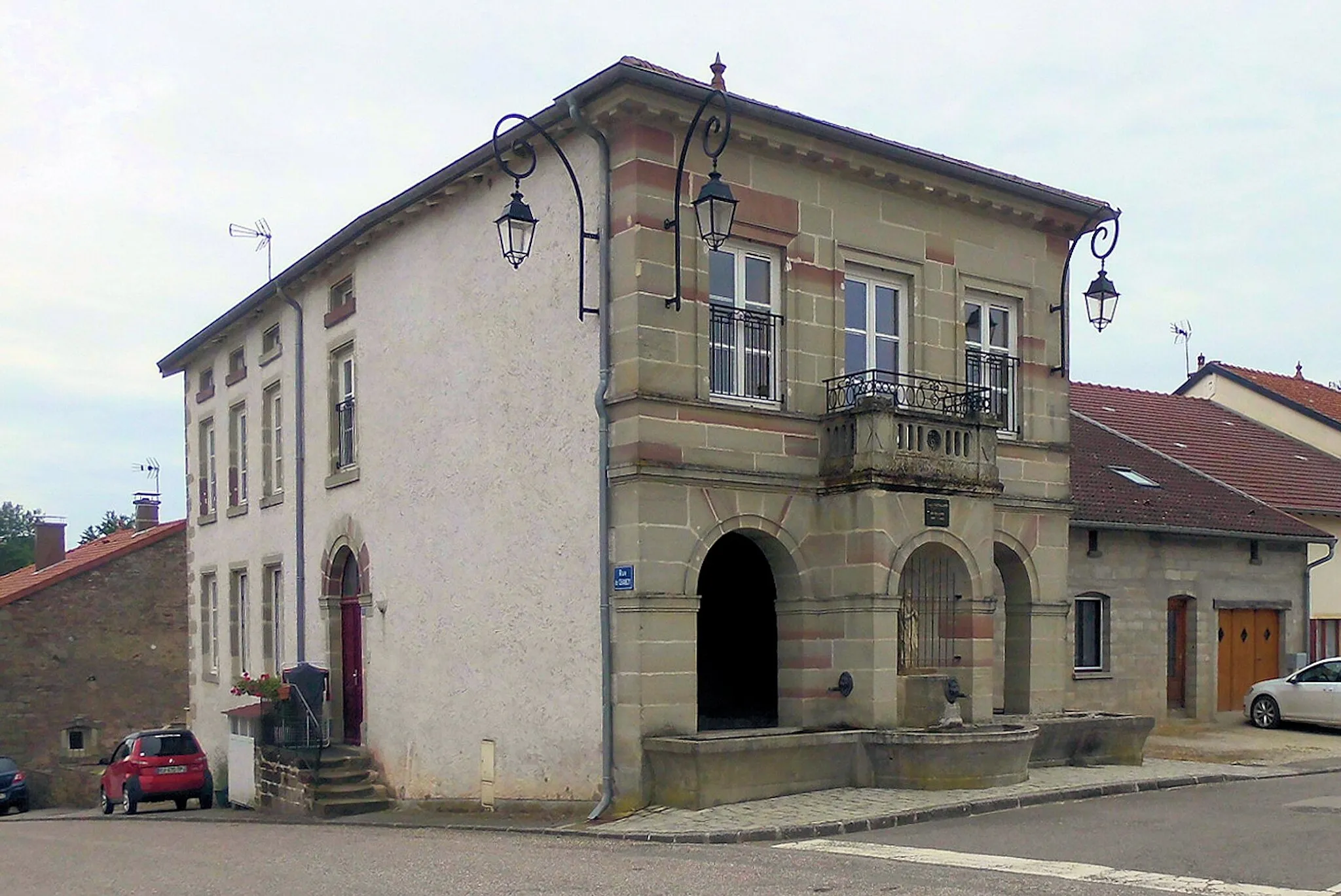 Photo showing: La fontaine-lavoir à Belmont-lès-Darney