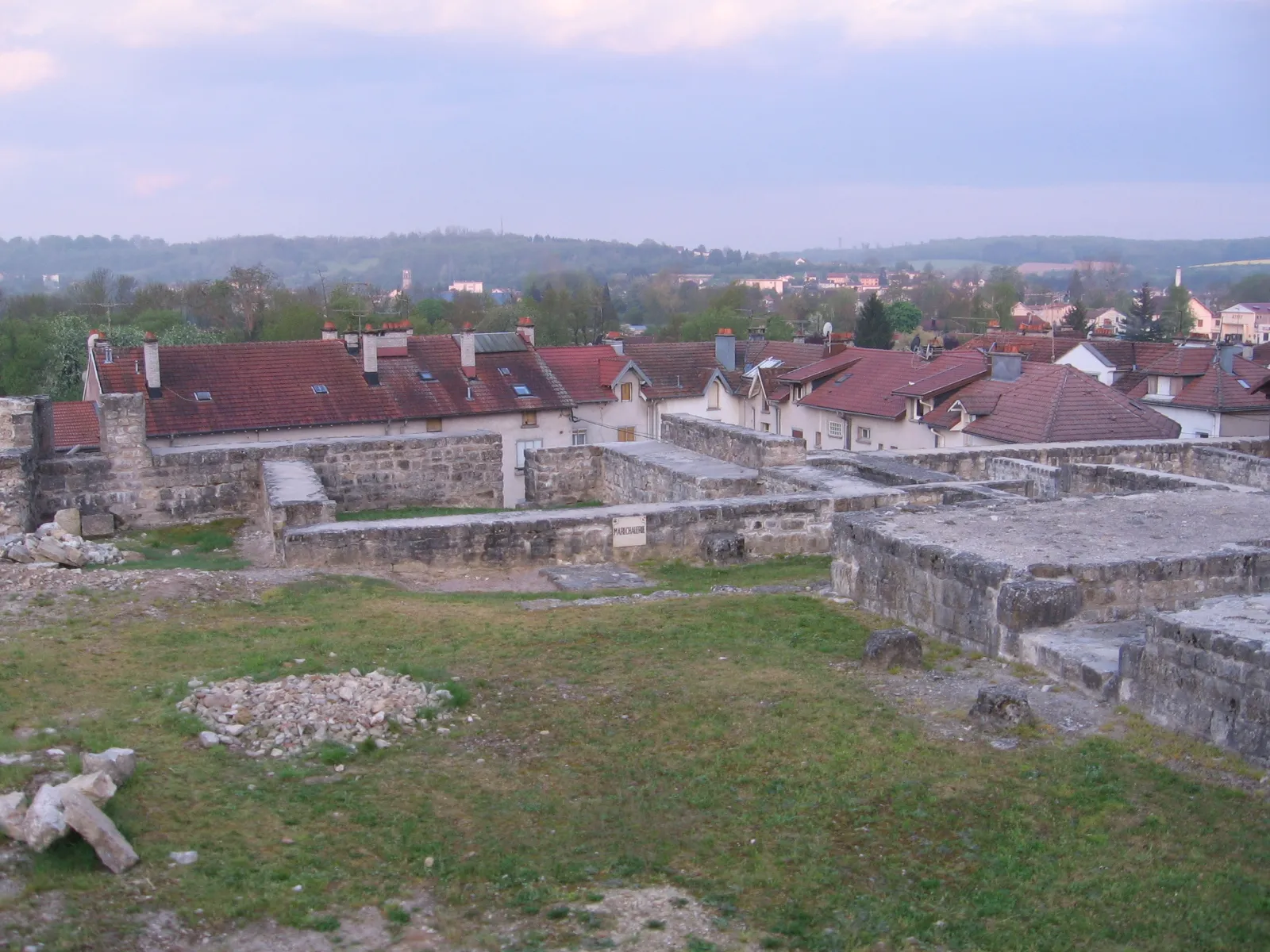 Photo showing: Châtel-sur-Moselle, Vosges, may 2006