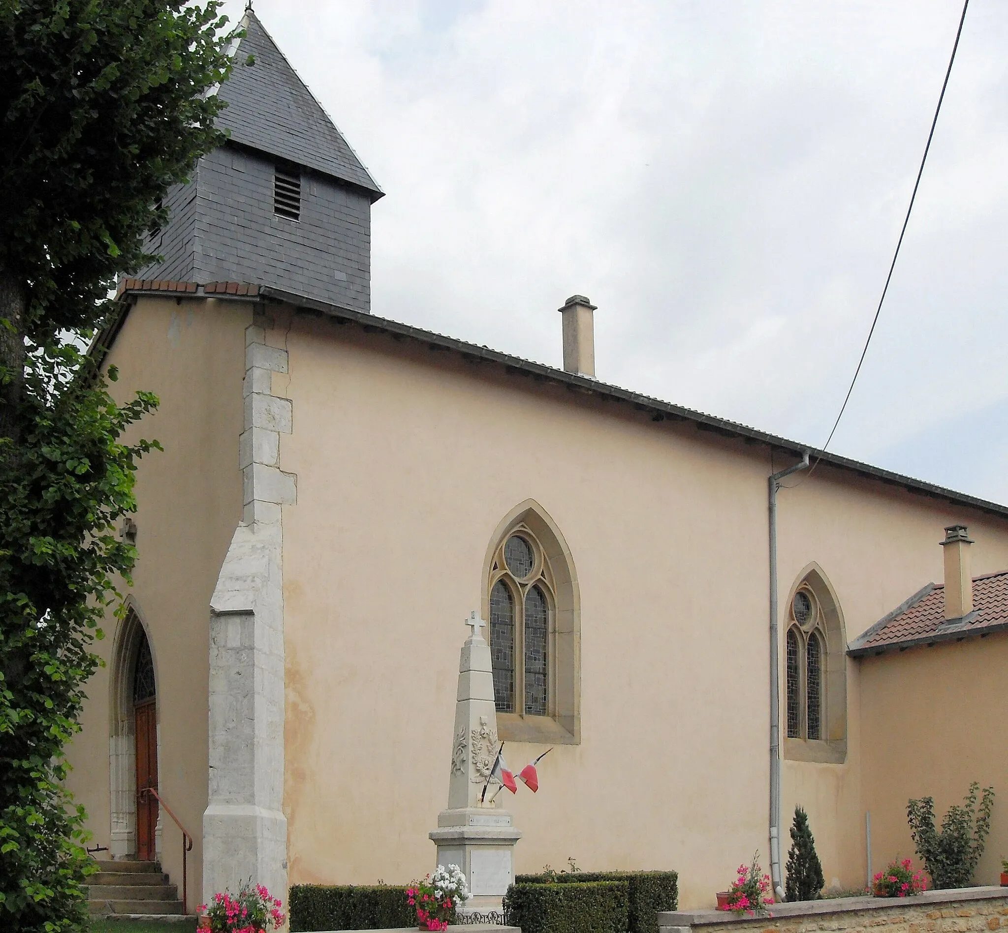 Photo showing: L'église Saint-Jean-Baptiste à Chef-Haut, côté sud-ouest