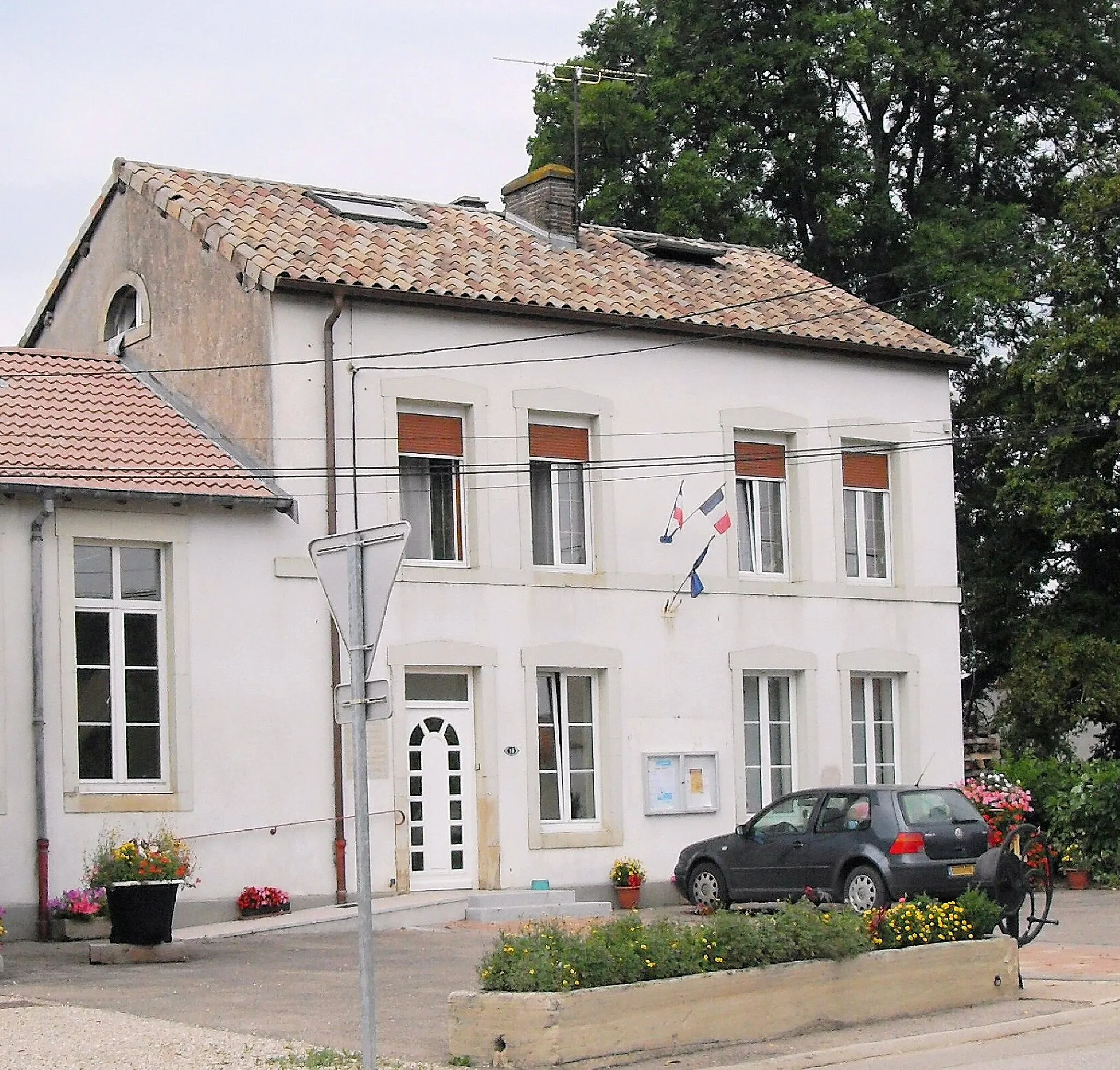 Photo showing: La mairie de Chef-Haut