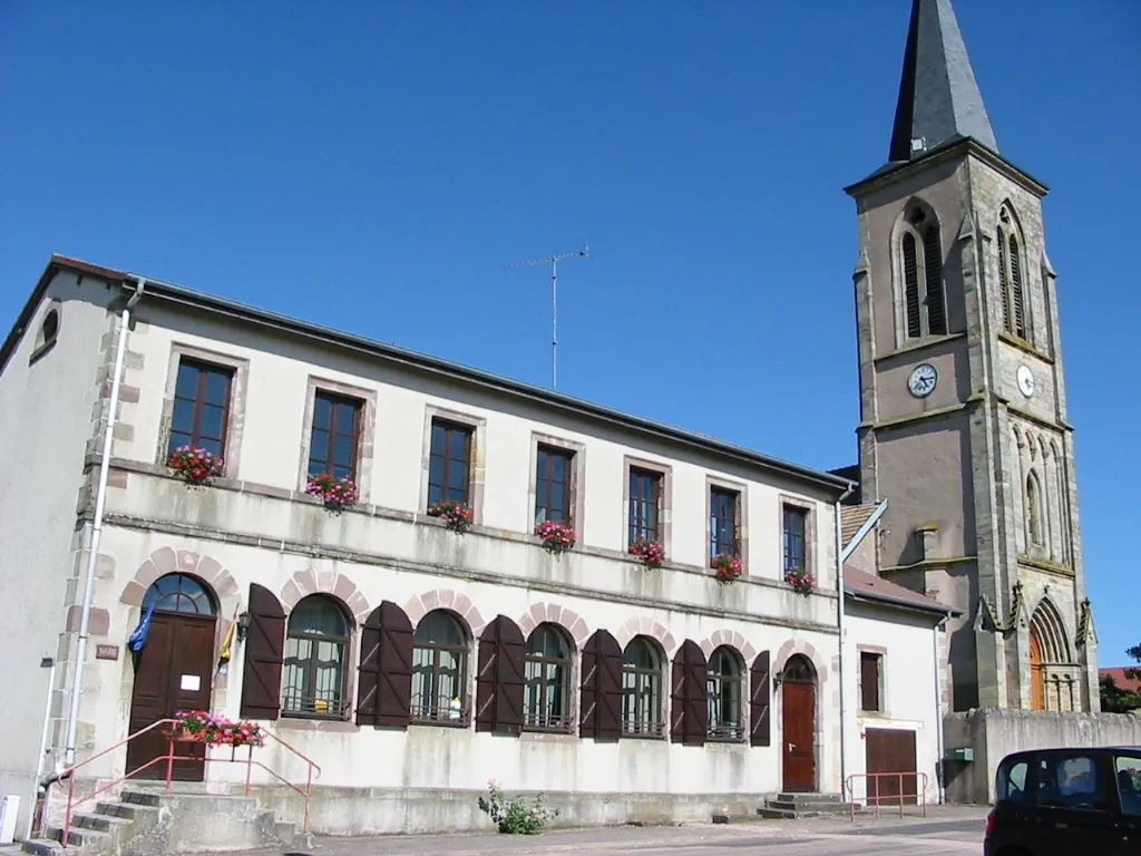 Photo showing: Clézentaine

Mairie-école et église
Commune du canton de Rambervillers (Vosges)
Photo personnelle du 10 juillet 2006. Copyright © Christian Amet