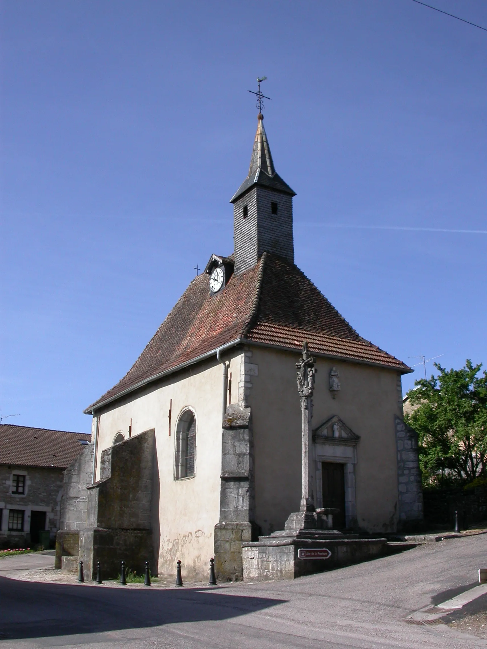 Photo showing: église de Dolaincourt inscrite MH et calvaire classé MH