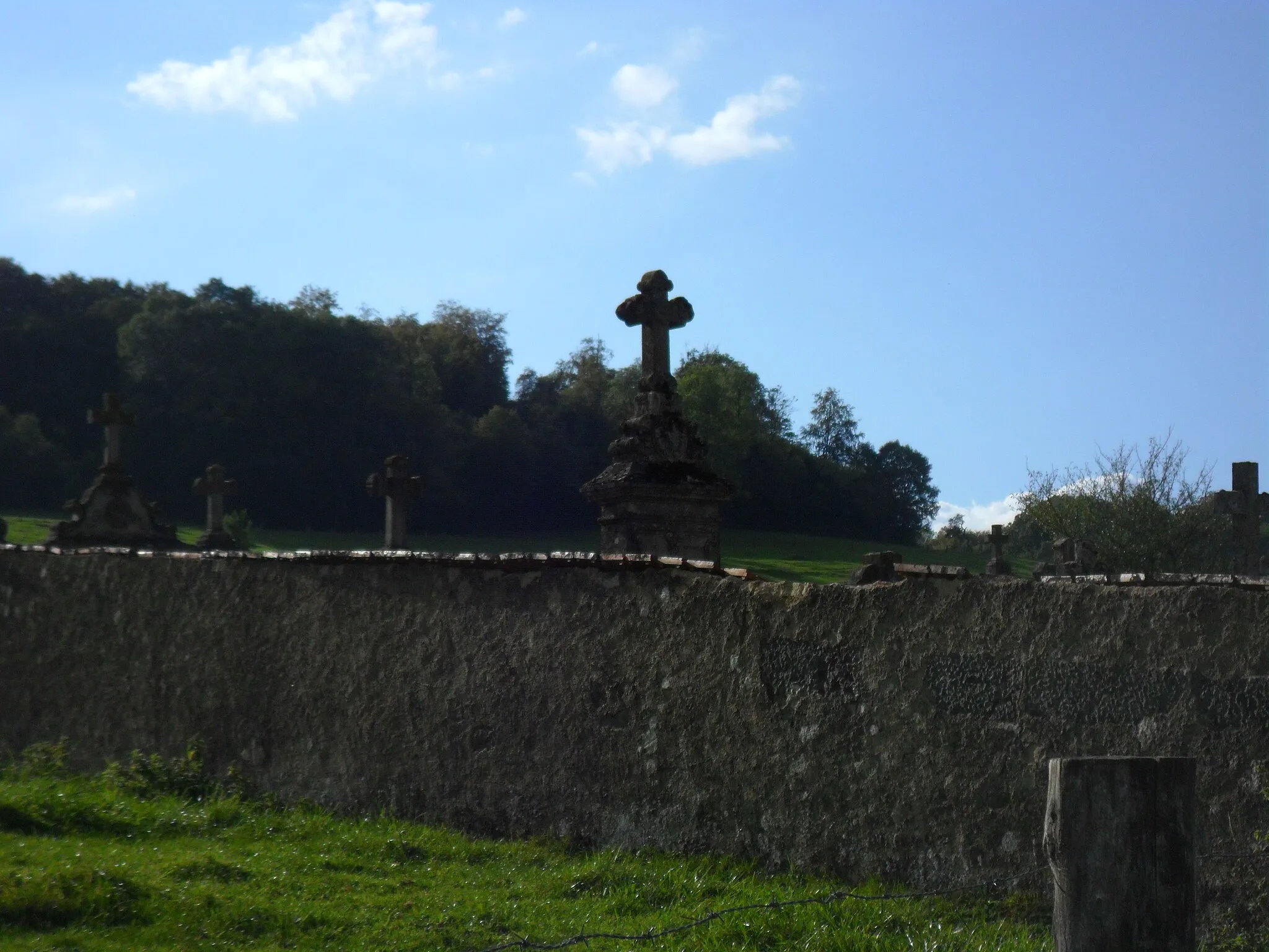 Photo showing: Cimetière de Dolaincourt.croix de cimetière