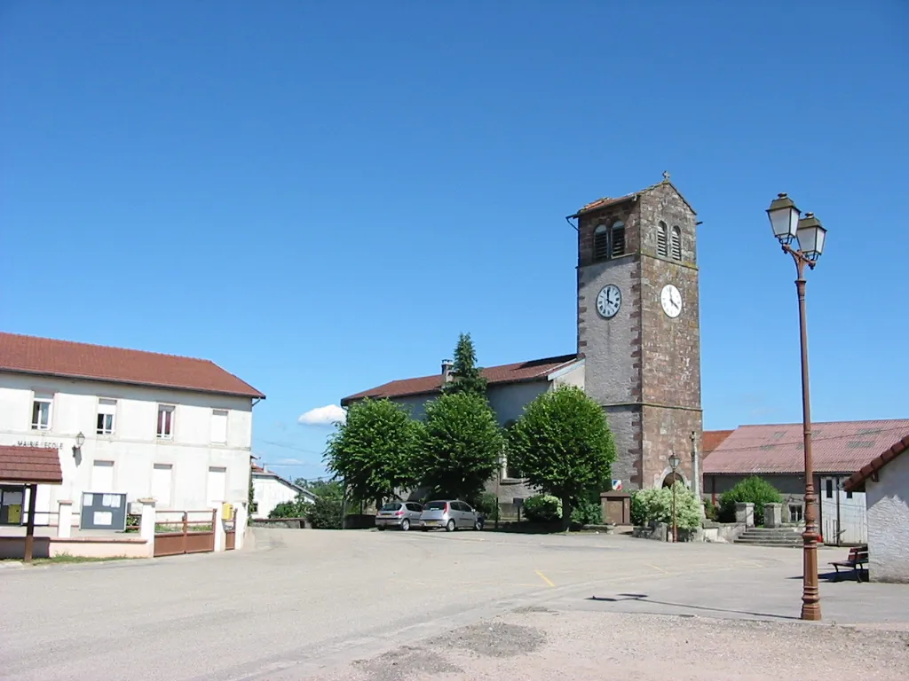 Photo showing: Commune de Dignonville dans les Vosges. La mairie-école et l'église Saint-Vincent.