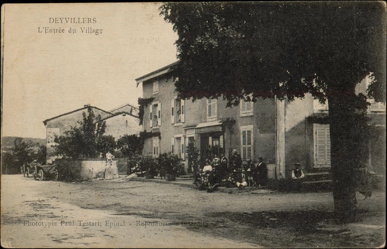 Photo showing: Carte postale représentant l'entrée du village de Deyvillers