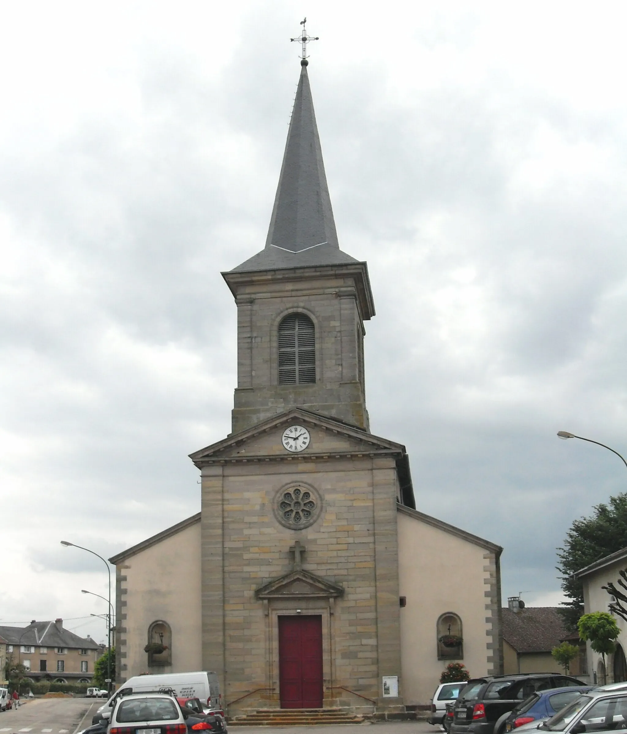 Photo showing: L'église Saint-Nicolas à Dompaire, côté nord-ouest